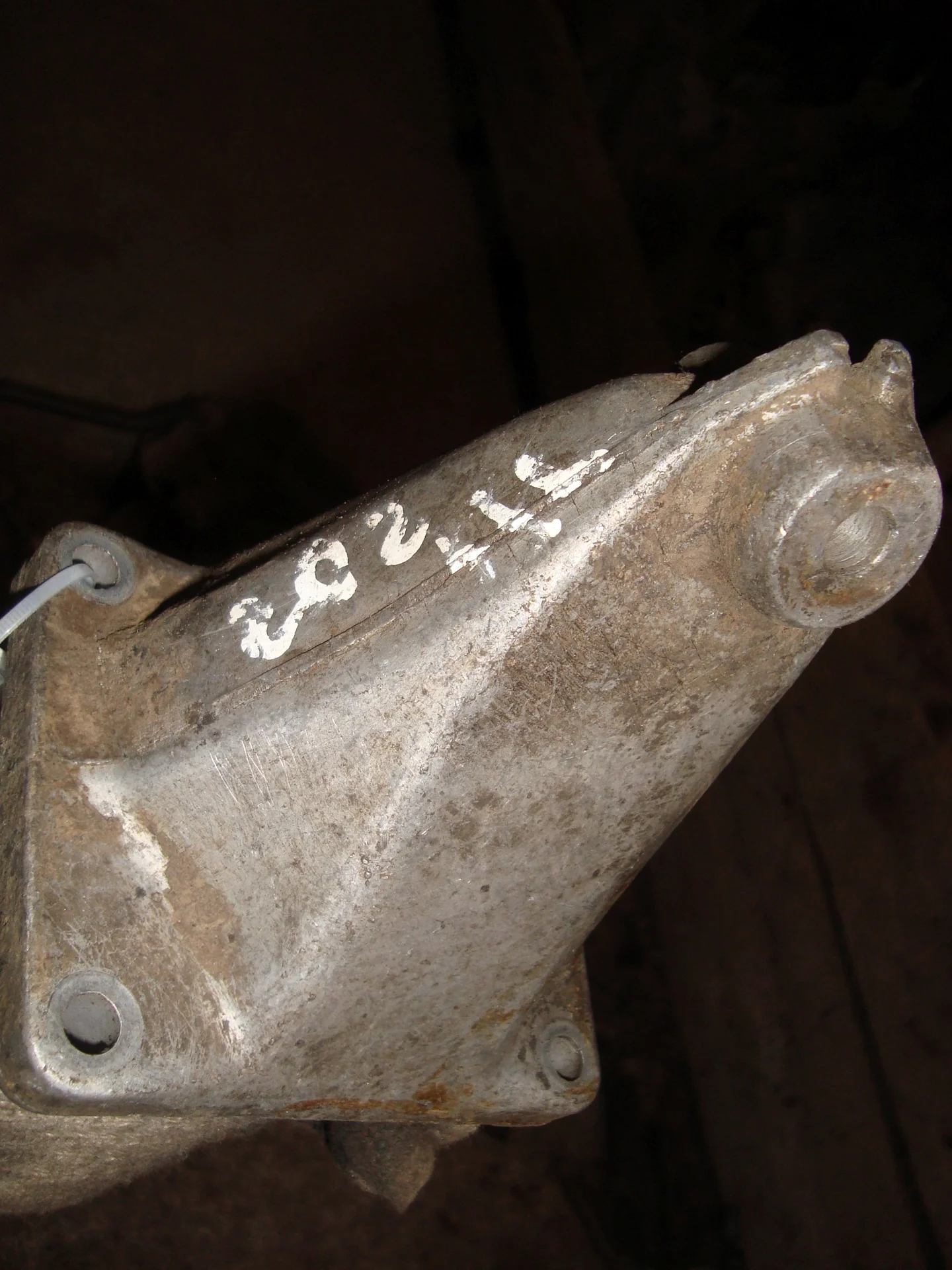 Кронштейн двигателя Mercedes-Benz W202 111 A6042230004 - изображение 1