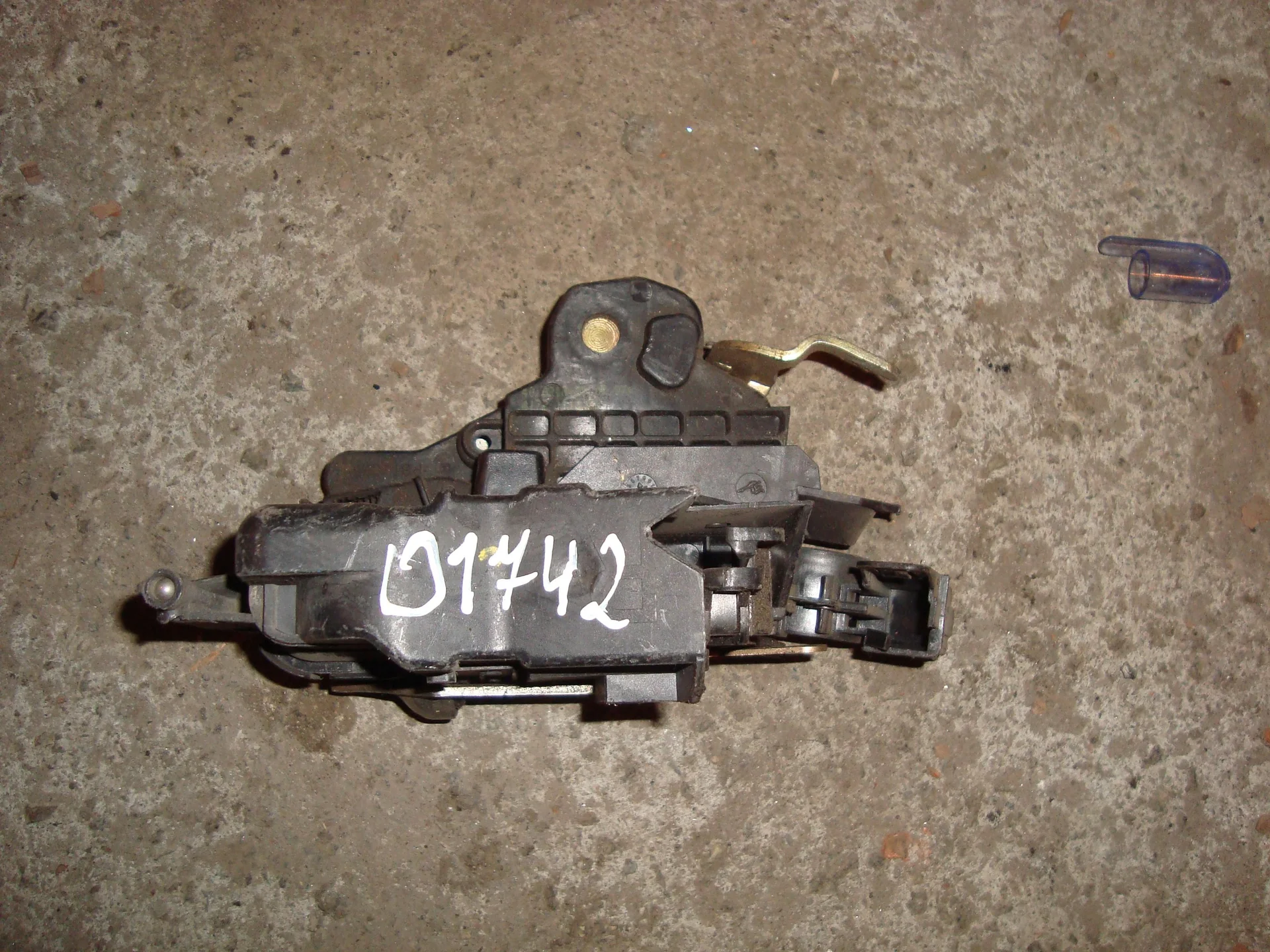 Замок двери передней правой Mercedes-Benz W210 A2027204435 - изображение 1