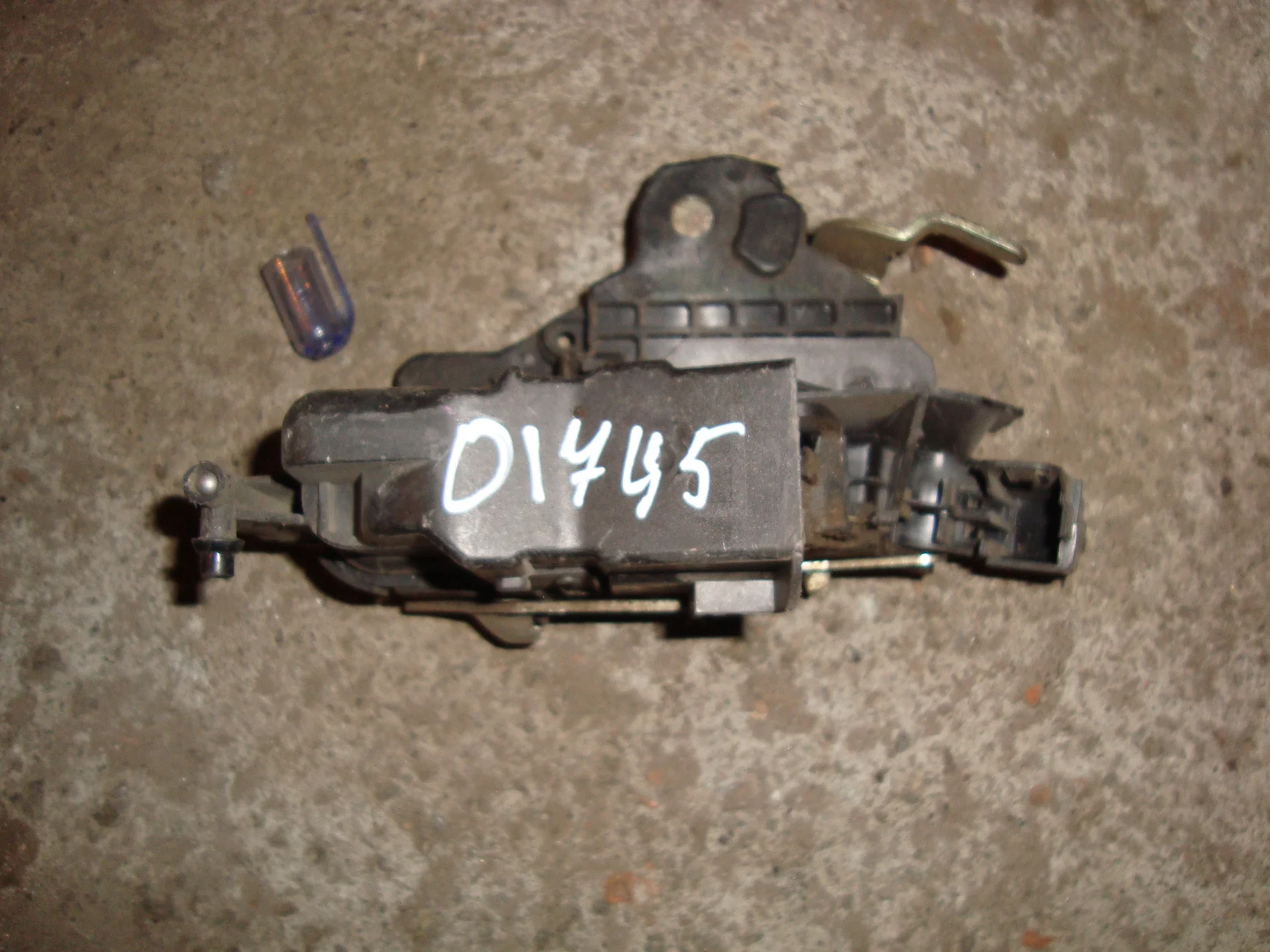 Замок двери передней правой Mercedes-Benz W210 A2027204435 - изображение 1