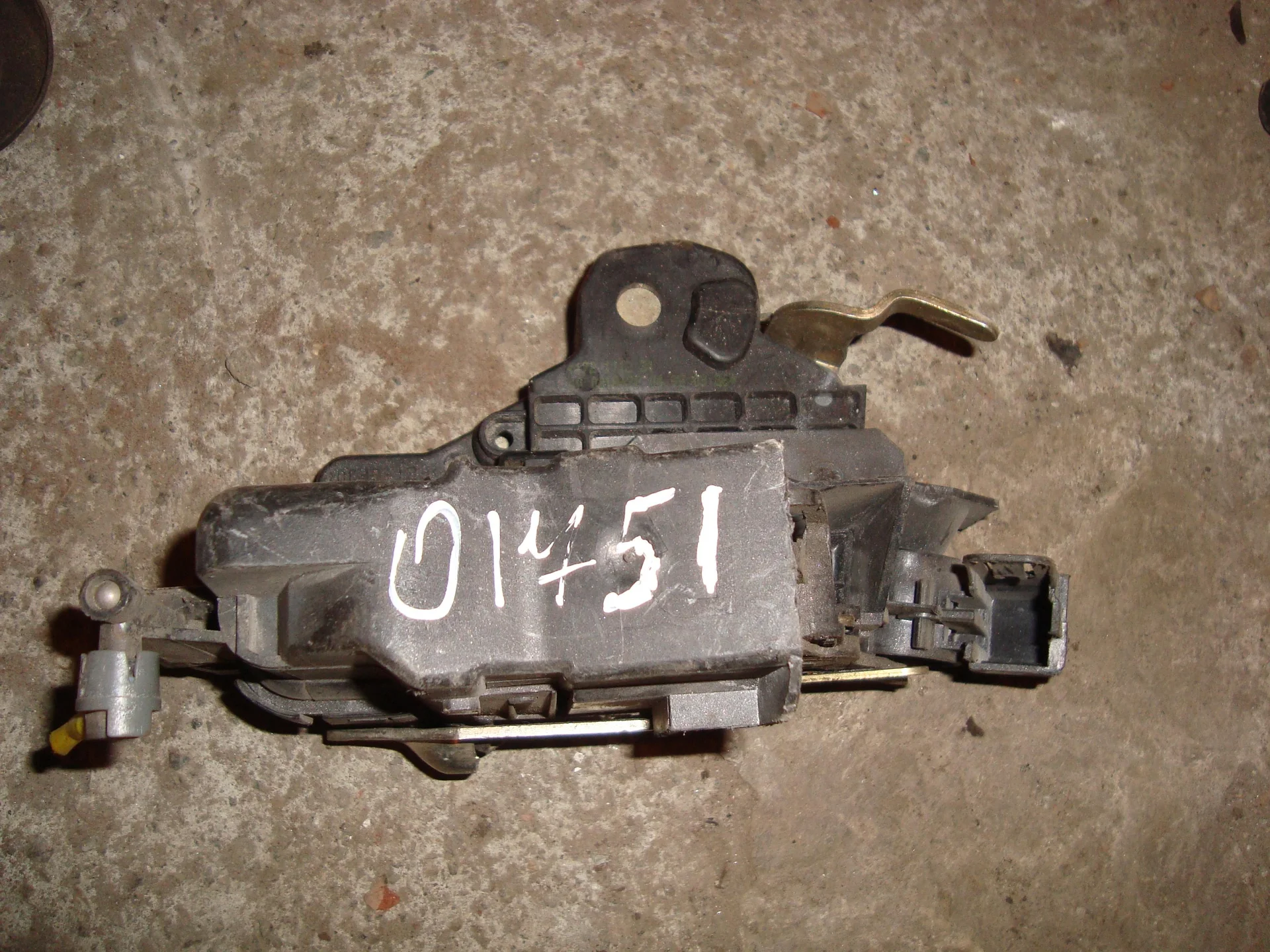 Замок двери передней правой Mercedes-Benz W210 A2027204435 - изображение 1