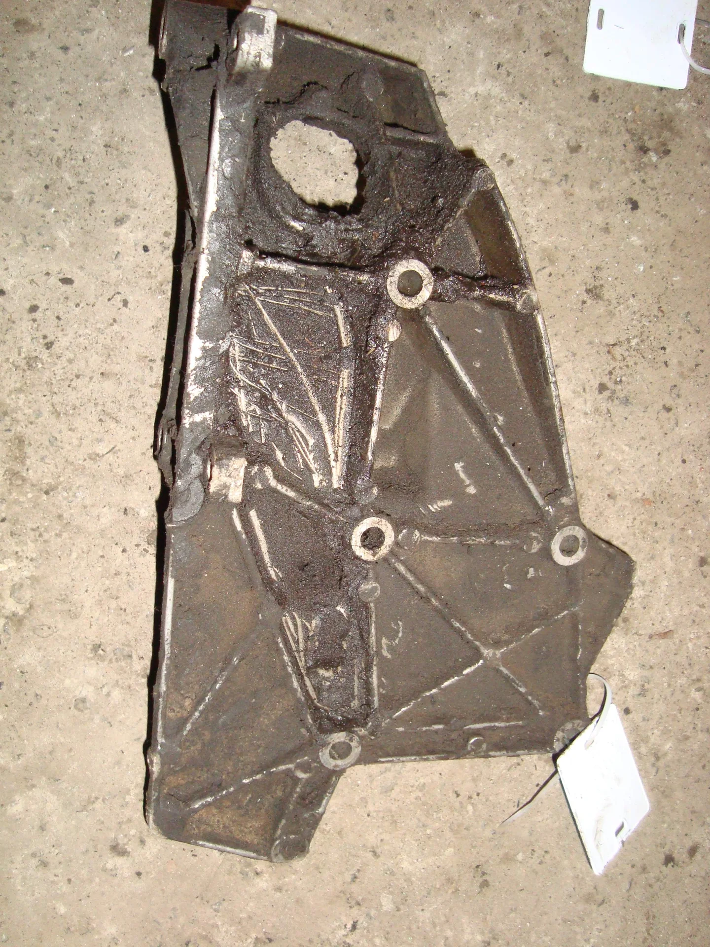Кронштейн генератора Mercedes-Benz W210 104 A1041550635 - миниатюра 2