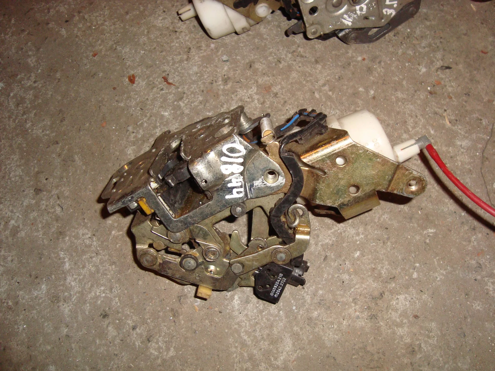 Замок двери задней правой Mercedes-Benz W140 A1407301835 - изображение 1