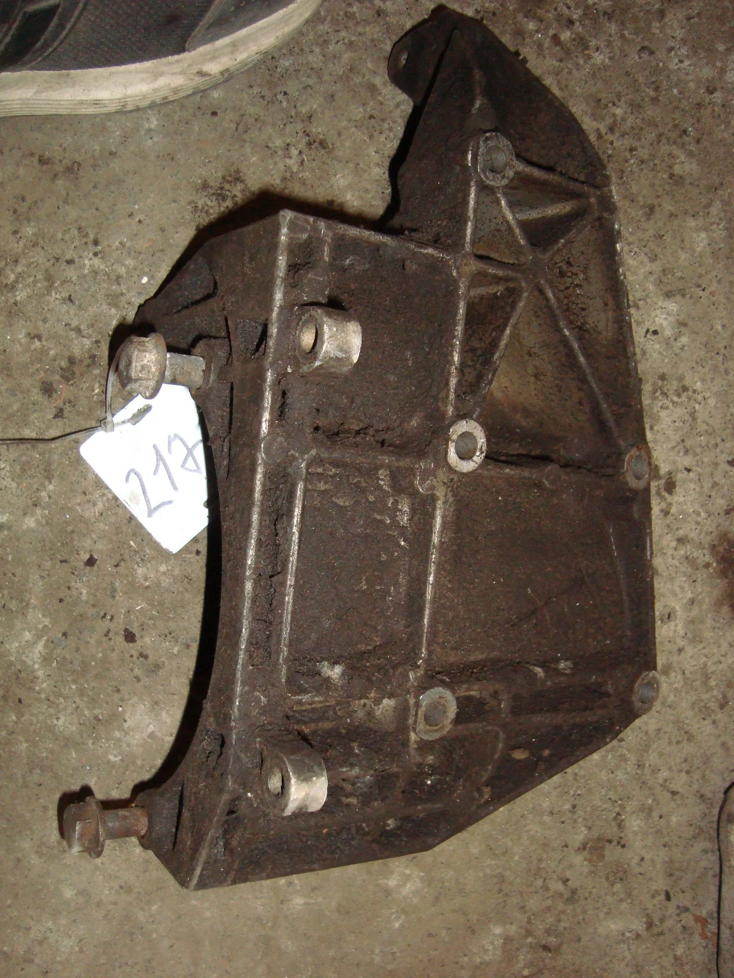 Кронштейн двигателя Mercedes-Benz W124 104 A1041550135 - миниатюра 2