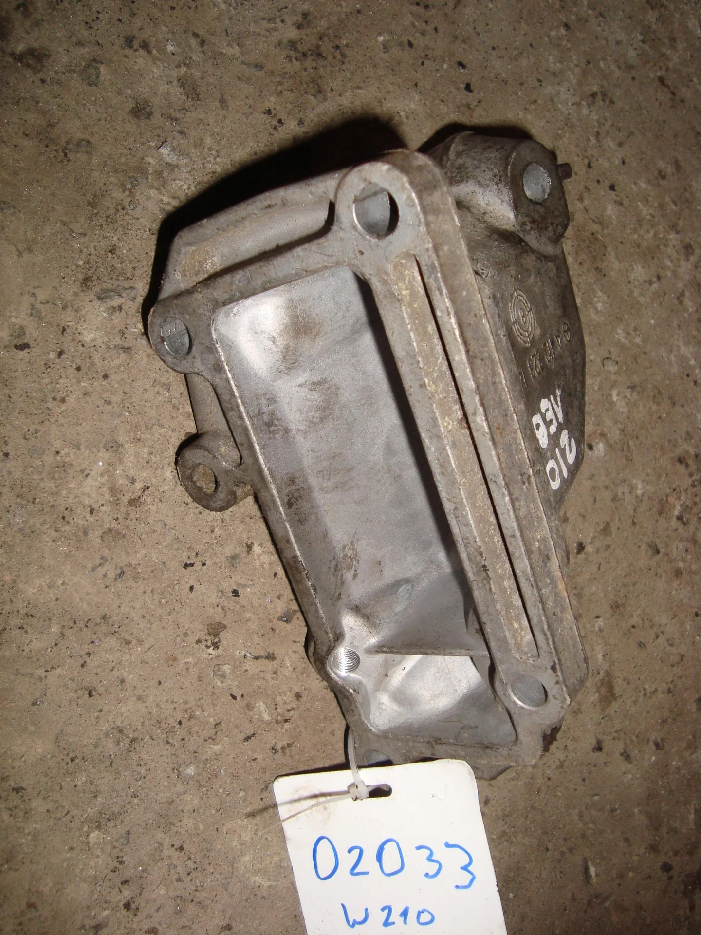 Кронштейн двигателя левый Mercedes-Benz W210 112 A1122231404 - миниатюра 2