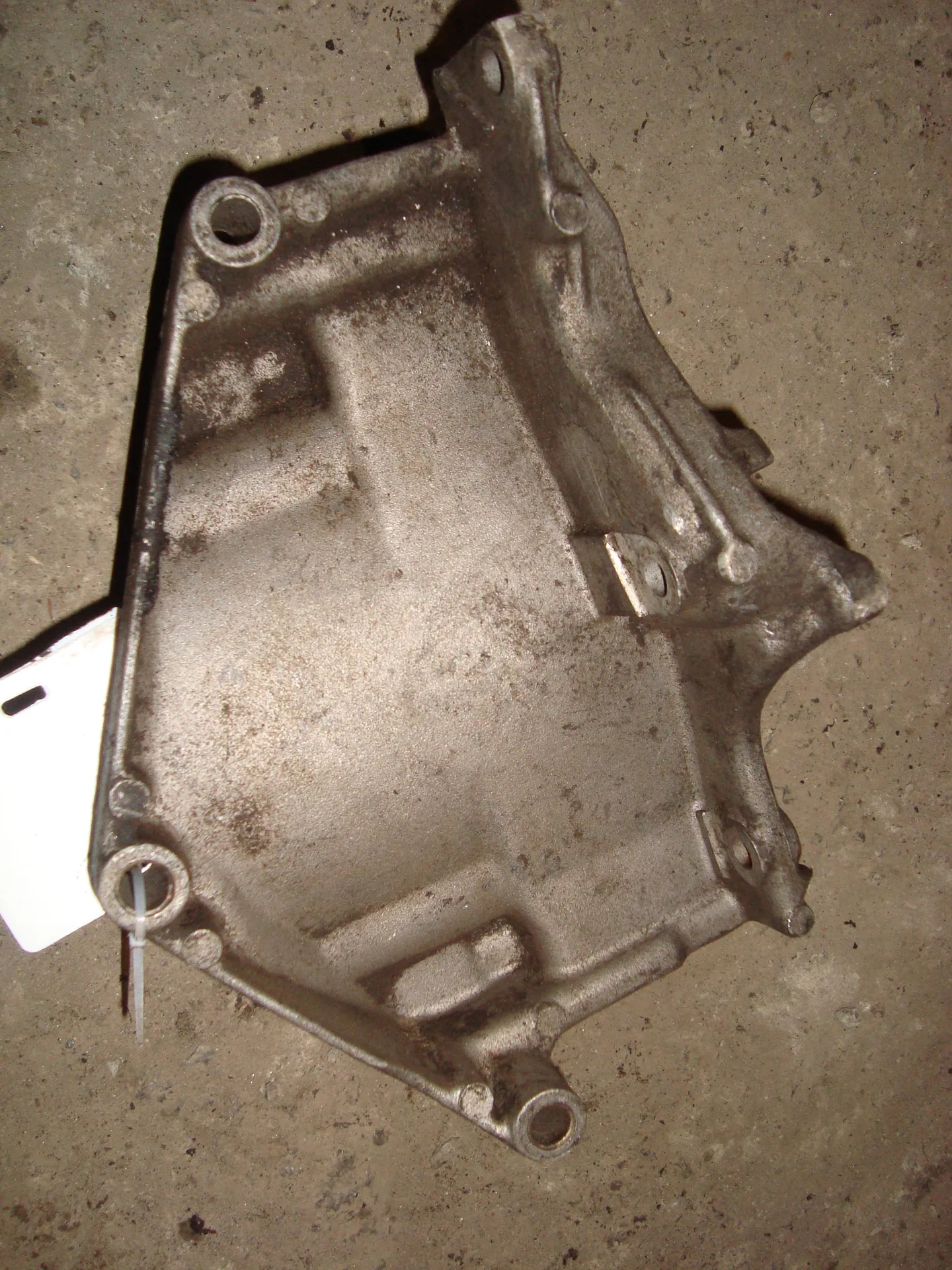 Кронштейн генератора Mercedes-Benz W202 111 A1111550135 - миниатюра 2