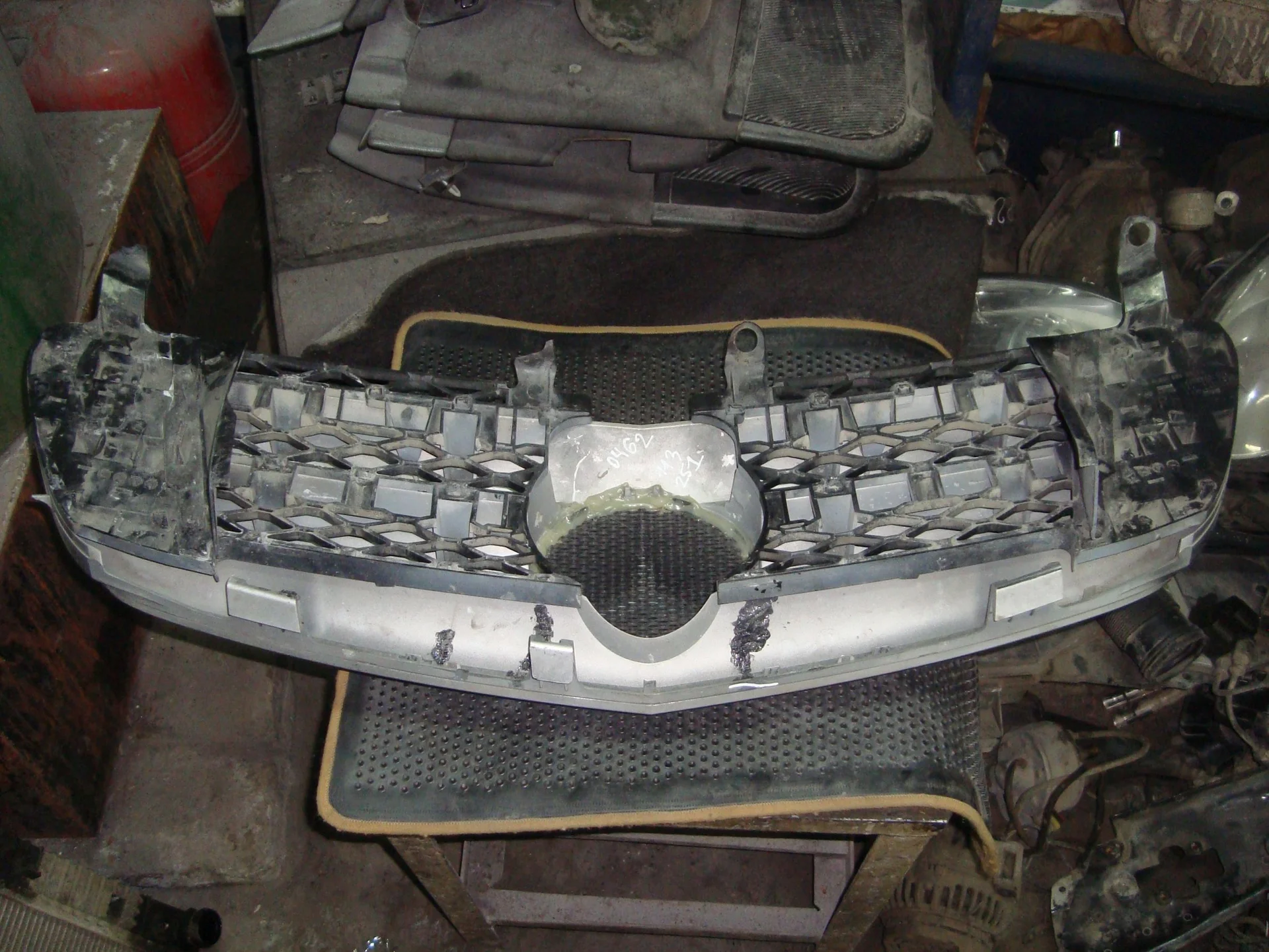 Решетка радиатора Mercedes-Benz W251 113 A2518800483 - миниатюра 7