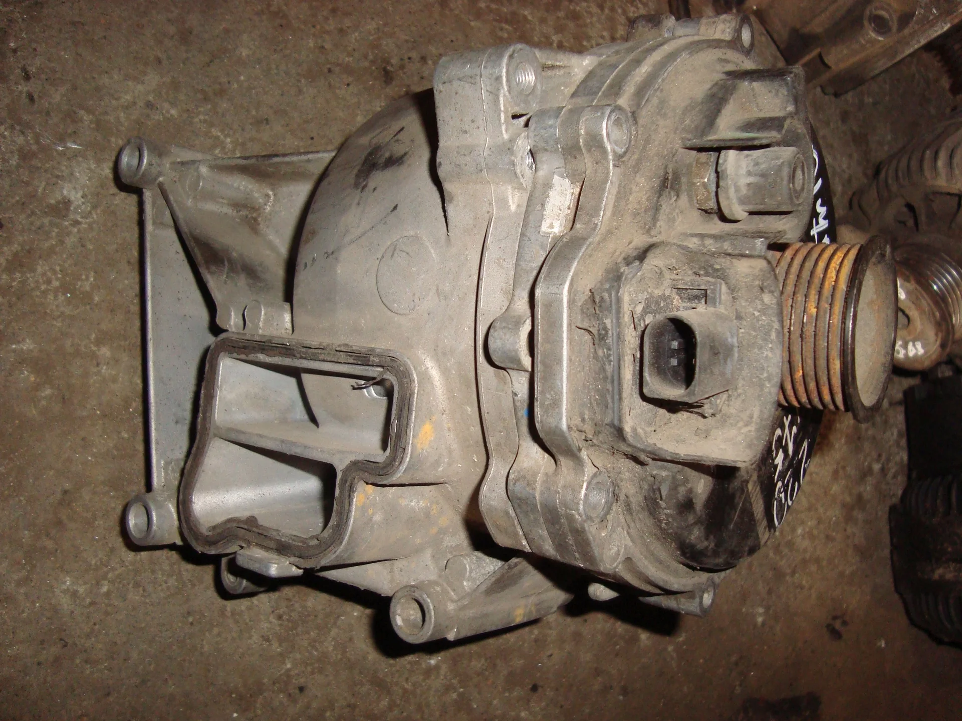 Генератор Mercedes-Benz W220 275 A2751500050 - миниатюра 2
