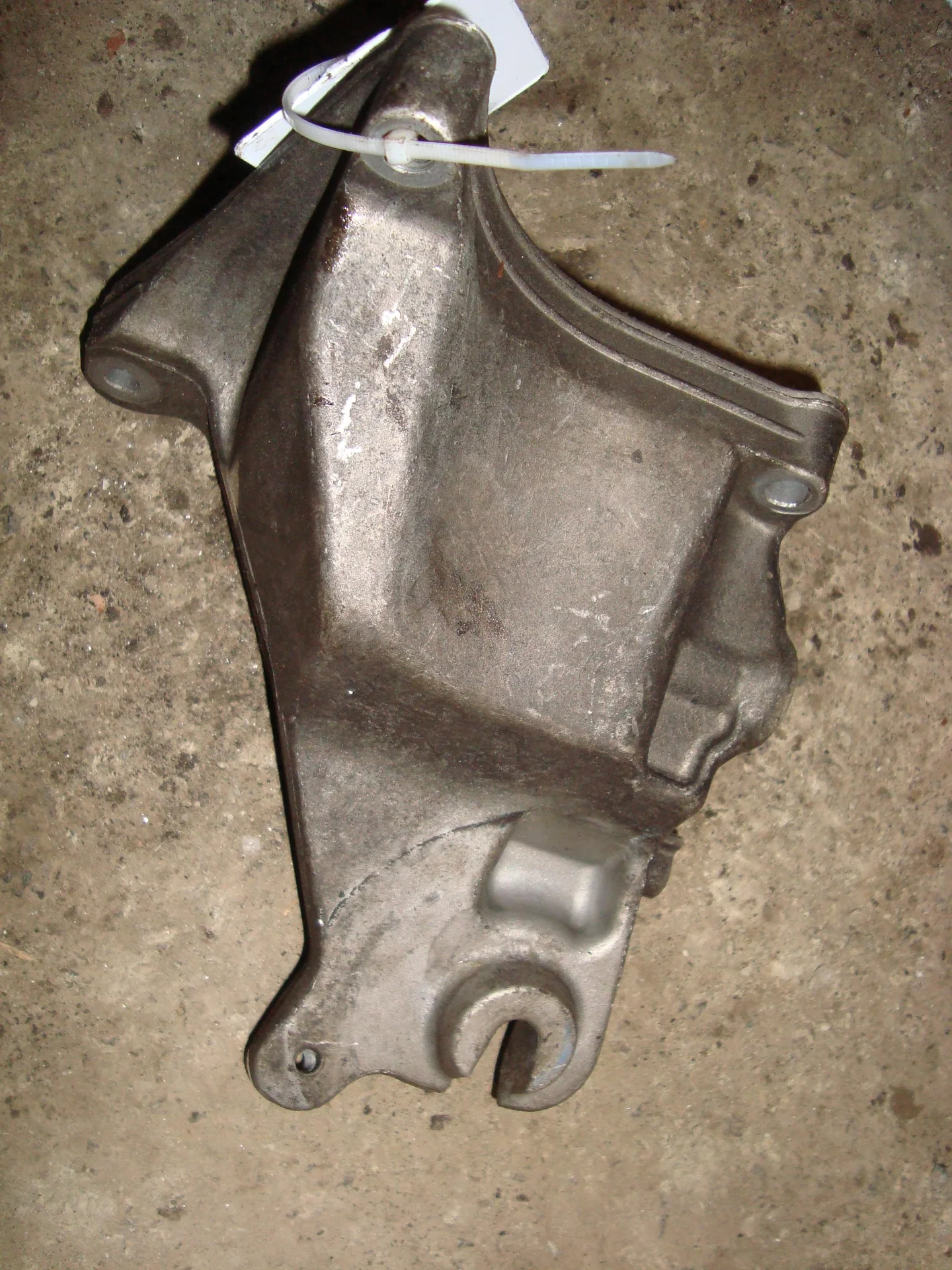 Кронштейн двигателя Mercedes-Benz W212 272 A2722234604 - изображение 1