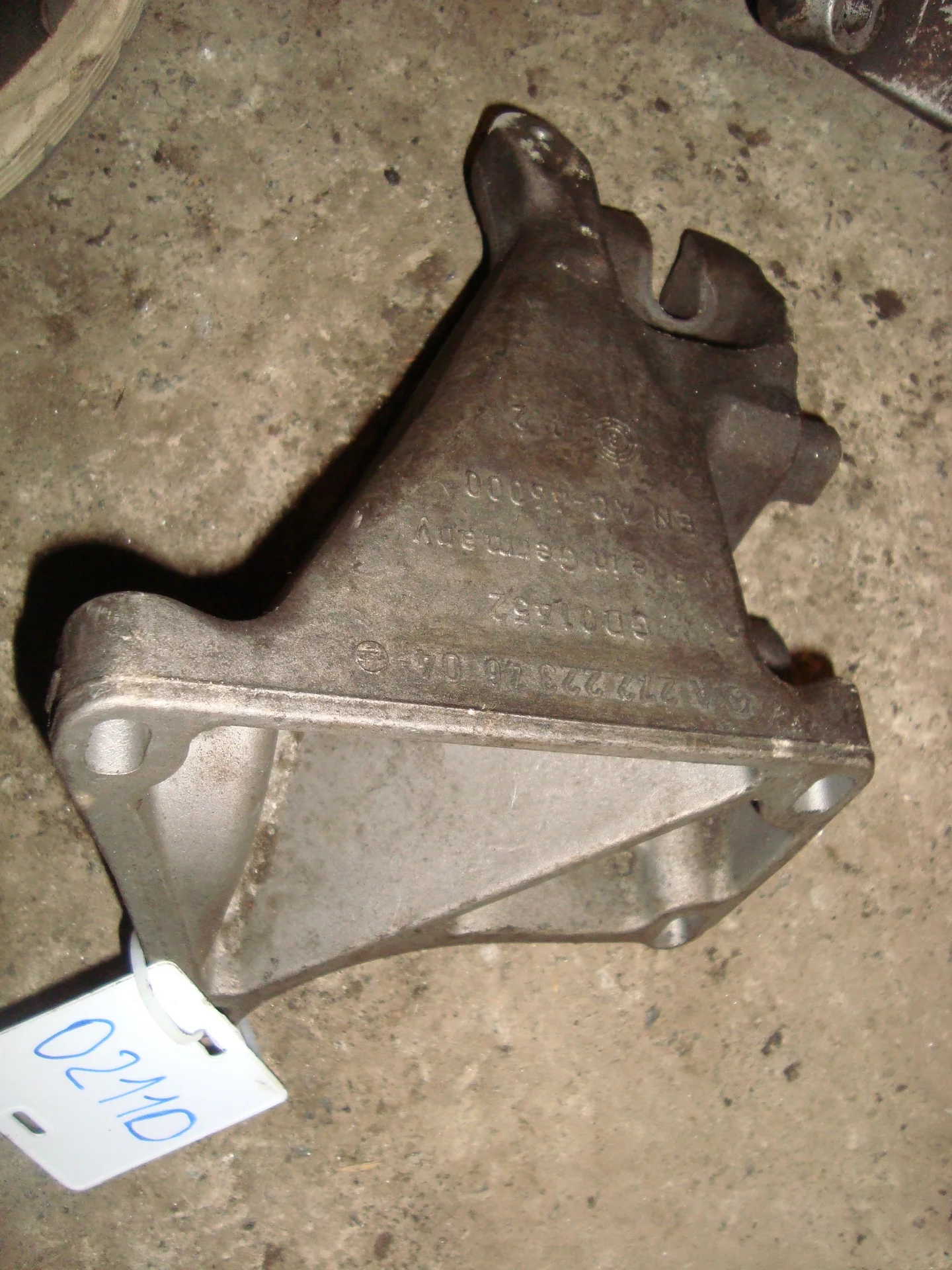 Кронштейн двигателя Mercedes-Benz W212 272 A2722234604 - миниатюра 2