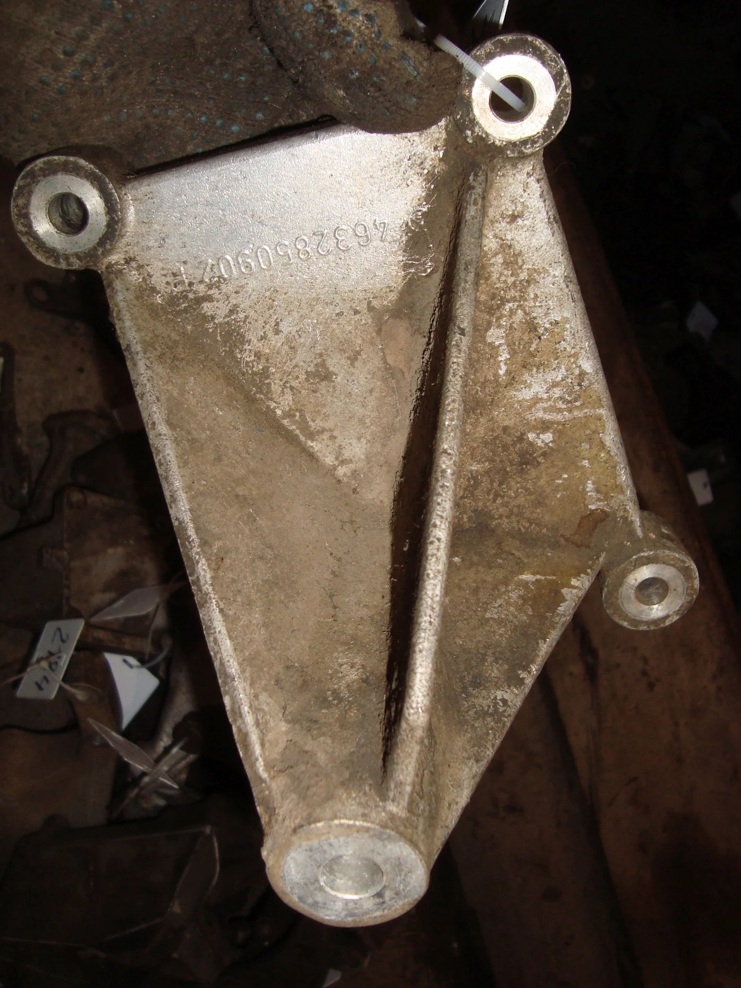 Кронштейн раздаточной коробки Mercedes-Benz W463 A4632850902 - изображение 1