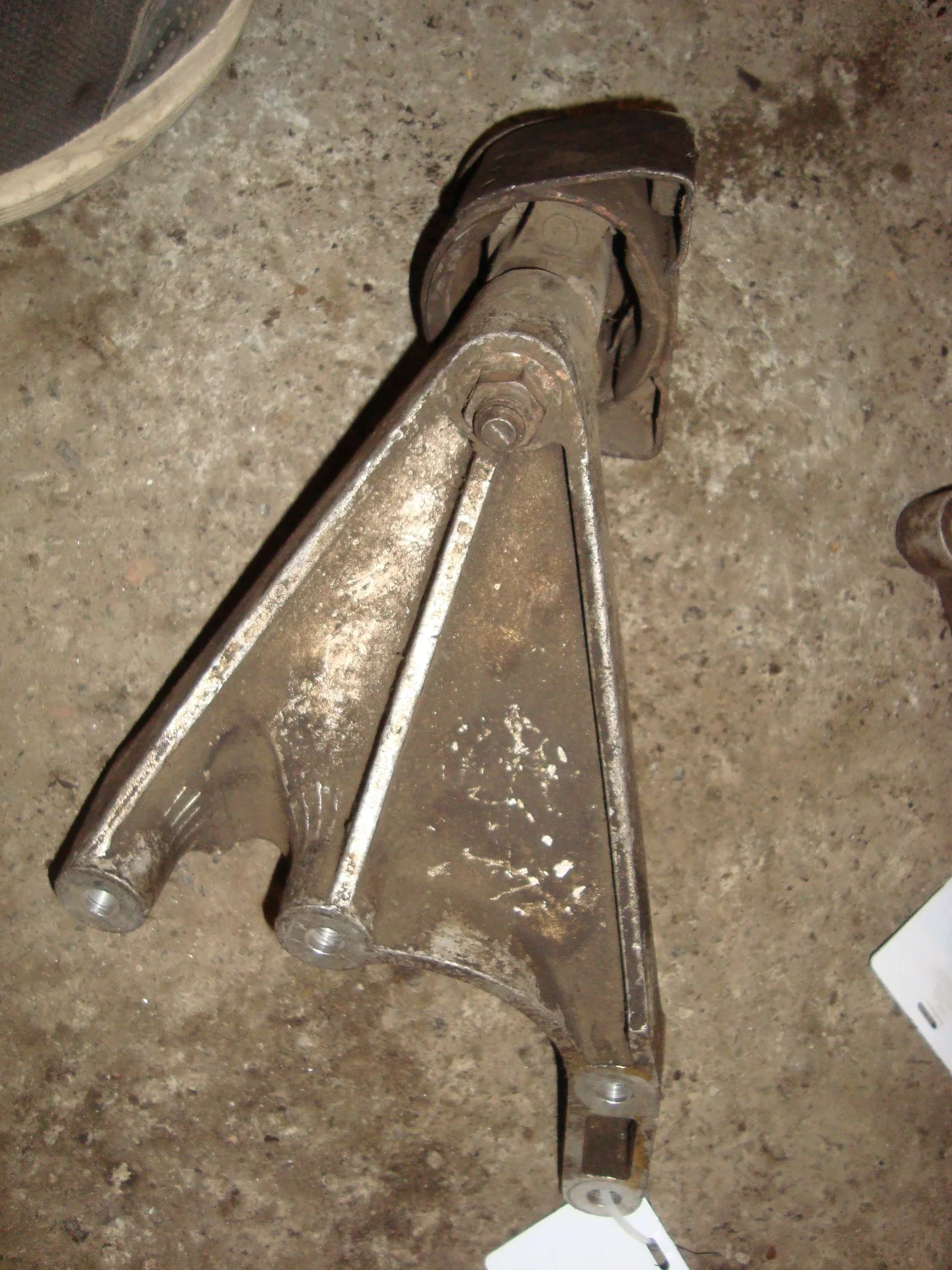 Кронштейн раздаточной коробки Mercedes-Benz W463 A4632850302 - изображение 1