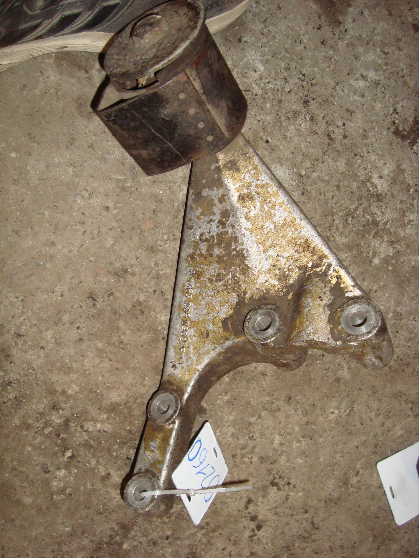 Кронштейн раздаточной коробки Mercedes-Benz W463 A4632850302 - миниатюра 2
