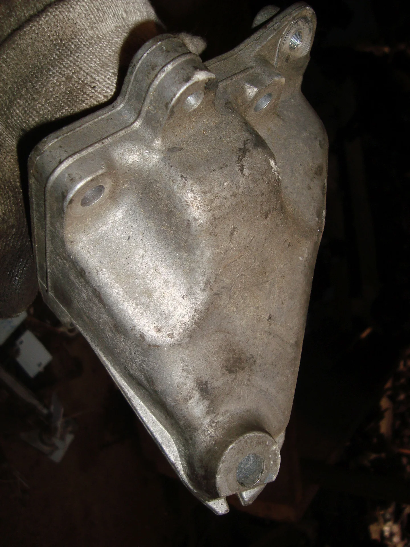 Кронштейн двигателя Mercedes-Benz W203 272 A2722230904 - миниатюра 2
