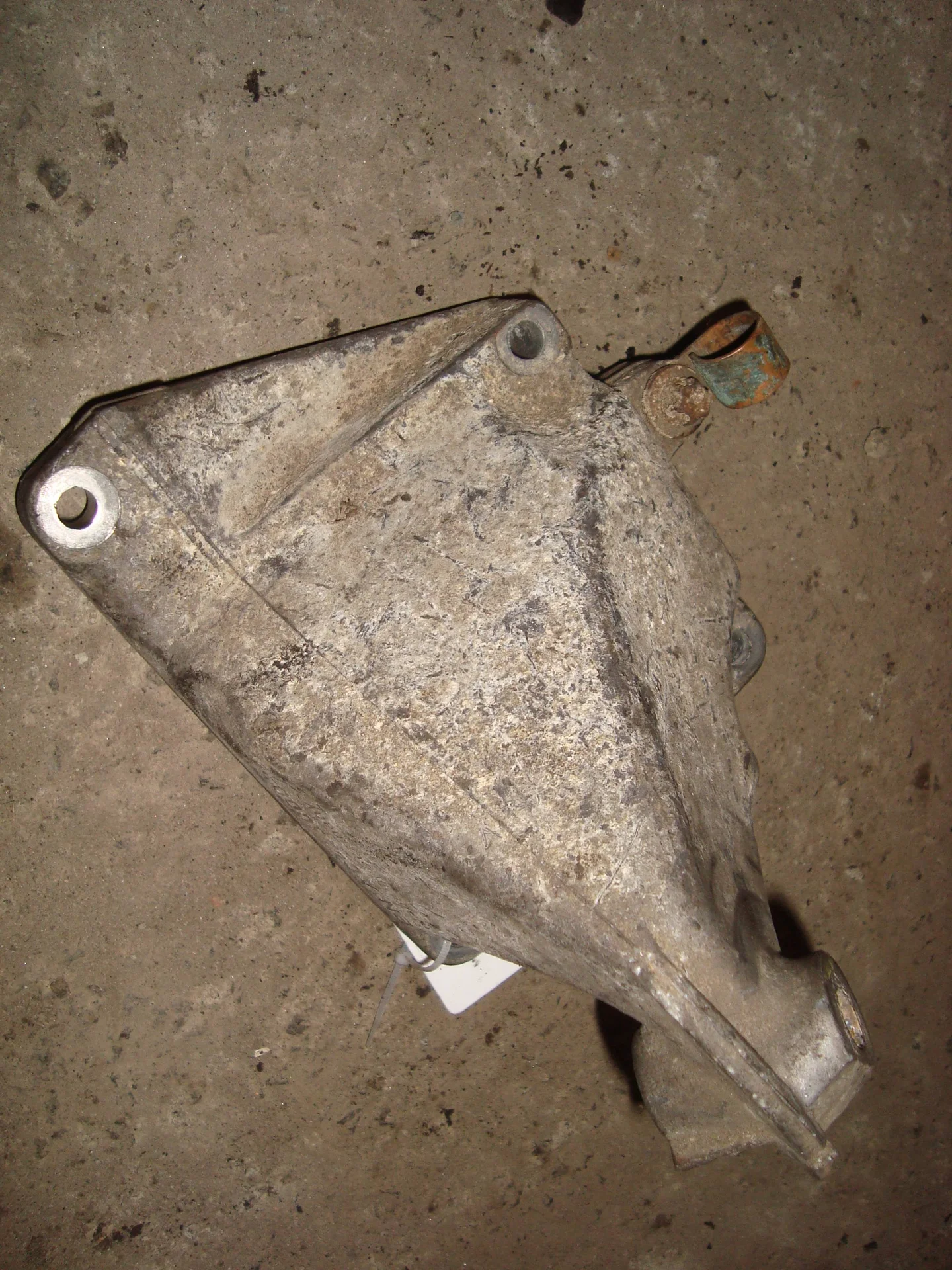Кронштейн двигателя правый Mercedes-Benz W203 272 A2722230804 - изображение 1
