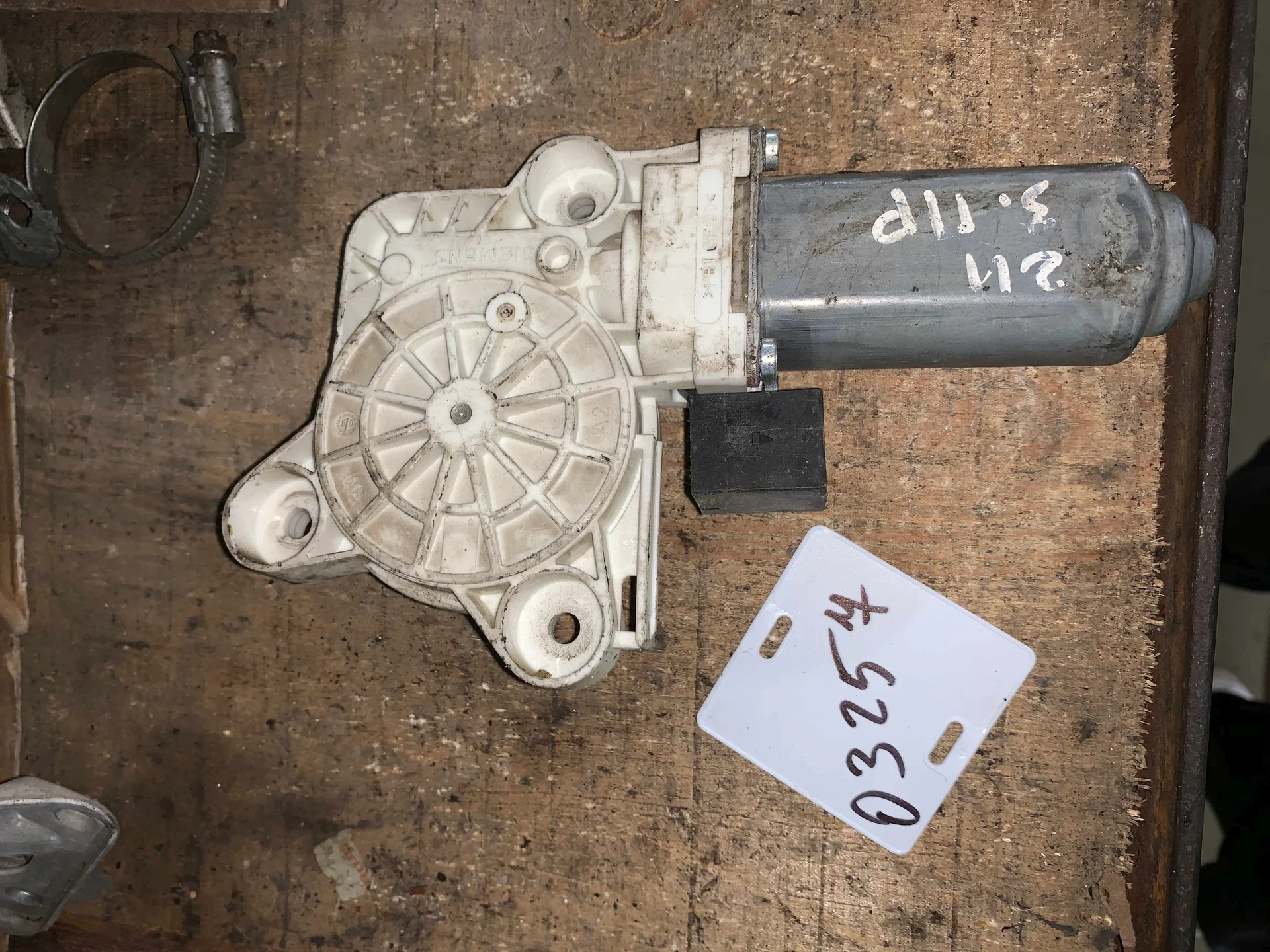 Моторчик заднего правого стеклоподъемника Mercedes-Benz W211  A2118202442 - миниатюра 2