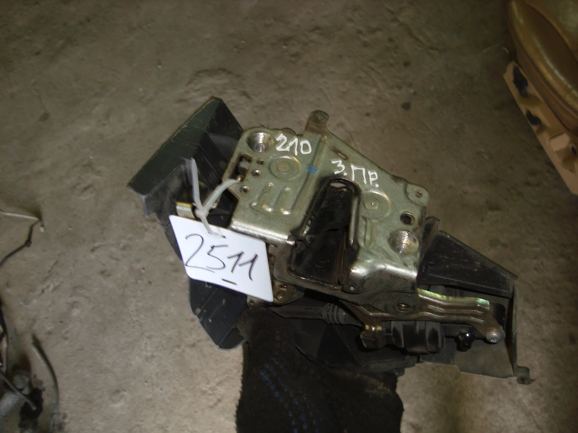 Замок двери передней правой Mercedes-Benz W210 a2027300635 - изображение 1