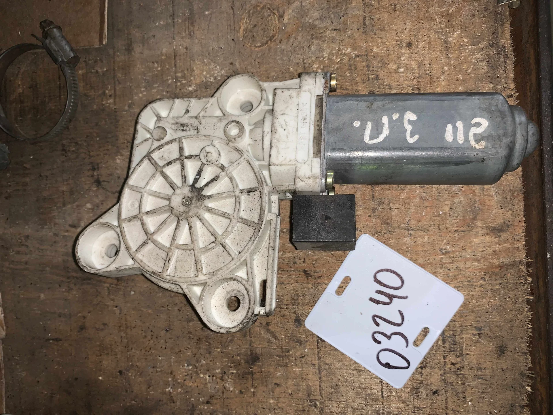 Моторчик заднего правого стеклоподъемника Mercedes-Benz W211  A2118202342 - миниатюра 2