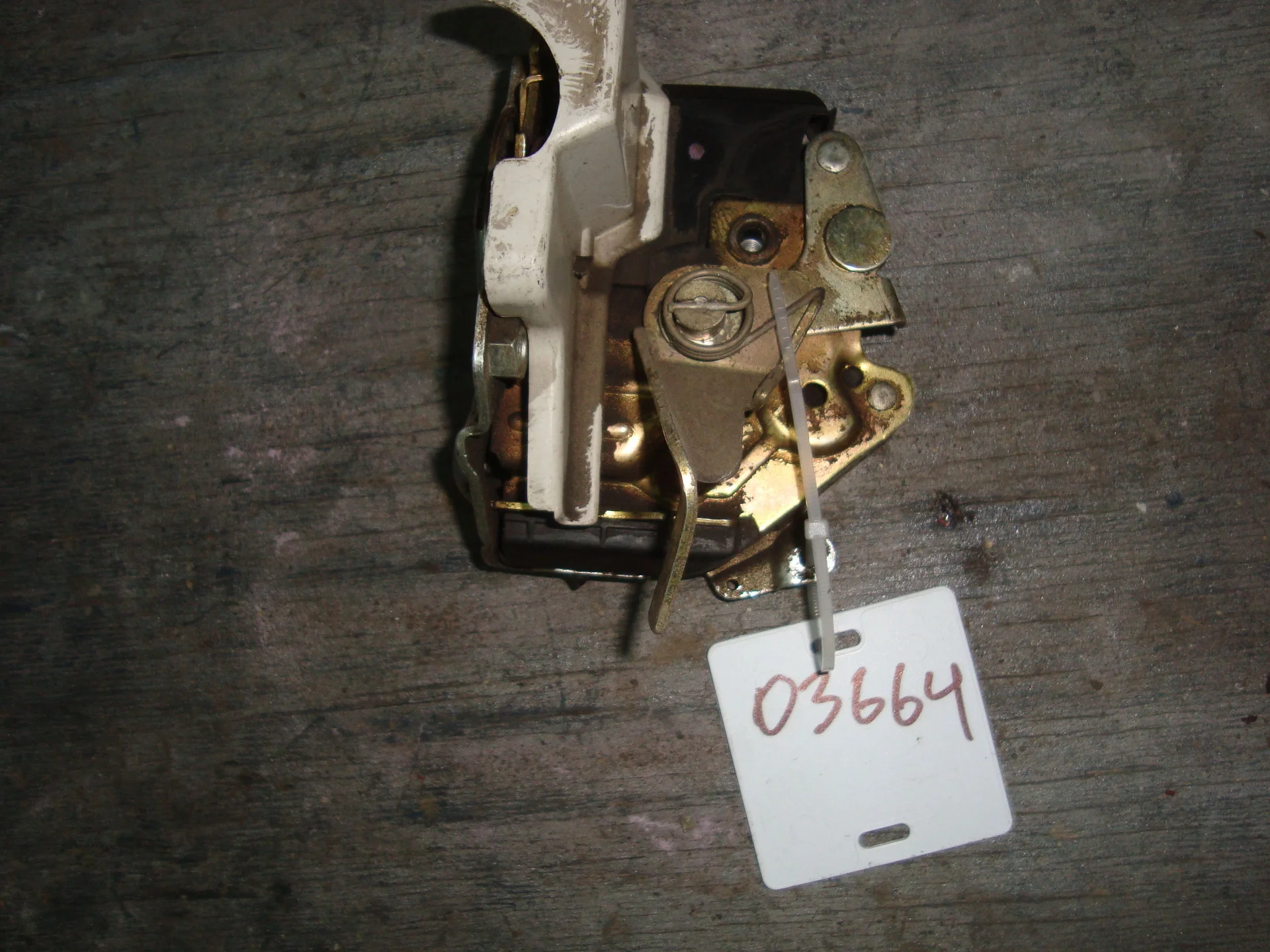 Замок двери задней левой Mercedes-Benz W124 111 A1247300535 - изображение 1