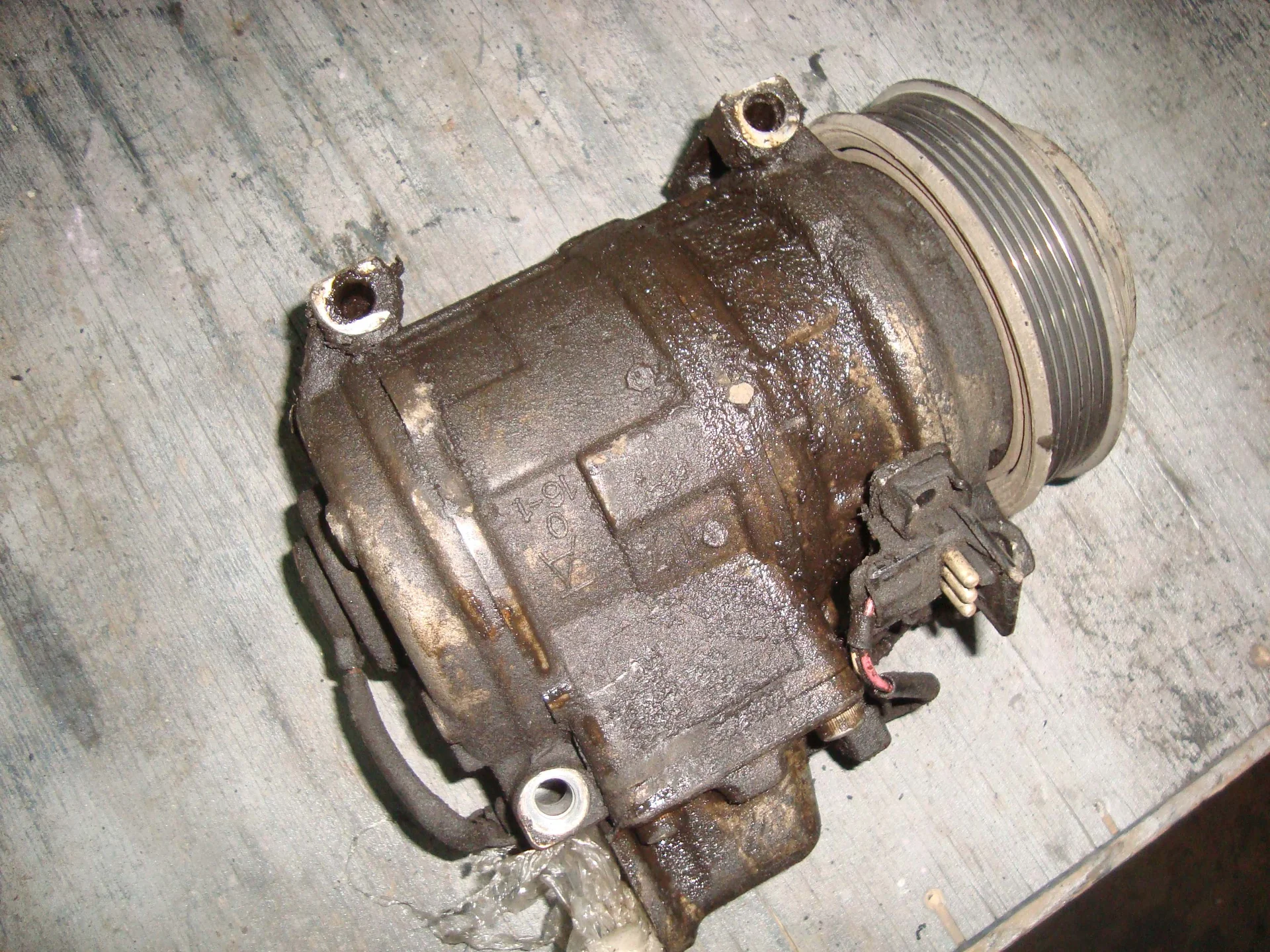 Компрессор кондиционера Mercedes-Benz W124 111 A0002340211 - миниатюра 3