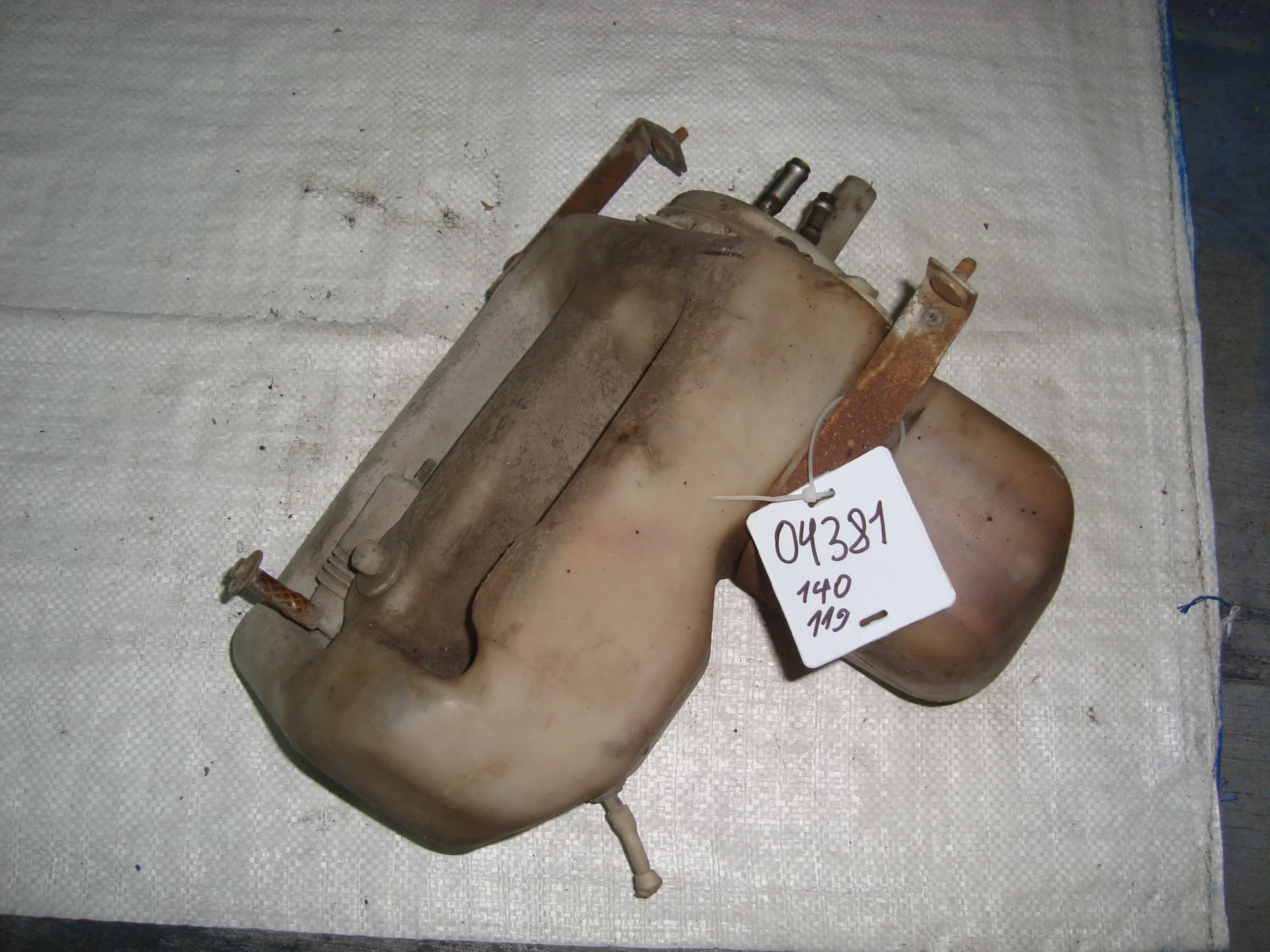 Бачок омывателя Mercedes-Benz W140 119 A1408600260 - изображение 1