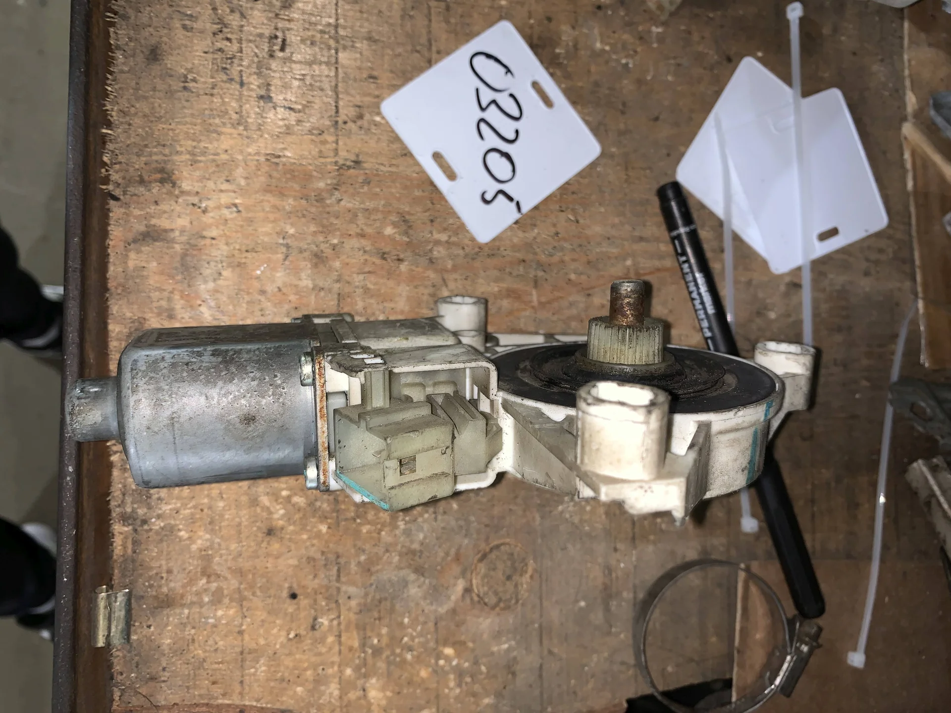 Моторчик заднего правого стеклоподъемника Mercedes-Benz W164  A2518200208 - миниатюра 3