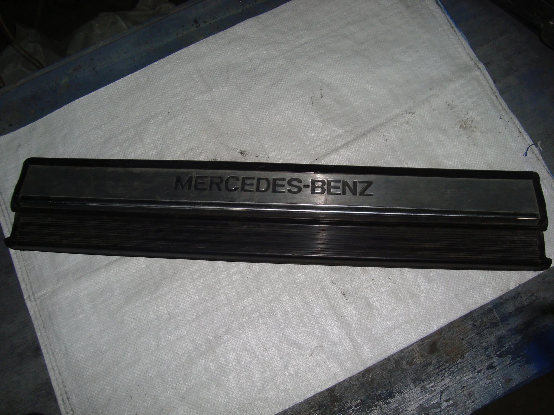 Накладка на порог внутренняя передняя правая Mercedes-Benz W140 119 A1406800535 - изображение 1