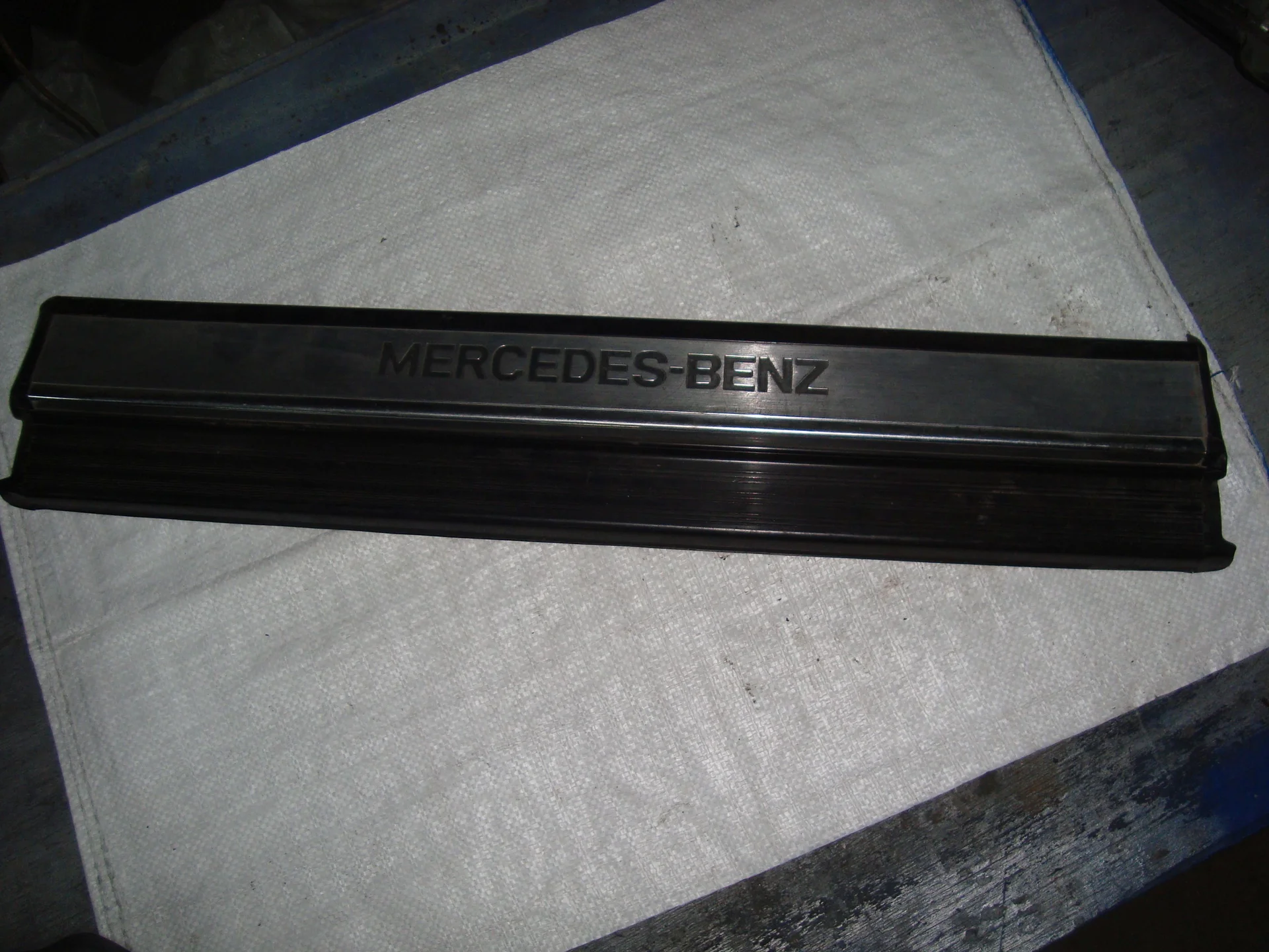 Накладка на порог внутренняя передняя левая Mercedes-Benz W140 119 A1406800535 - изображение 1