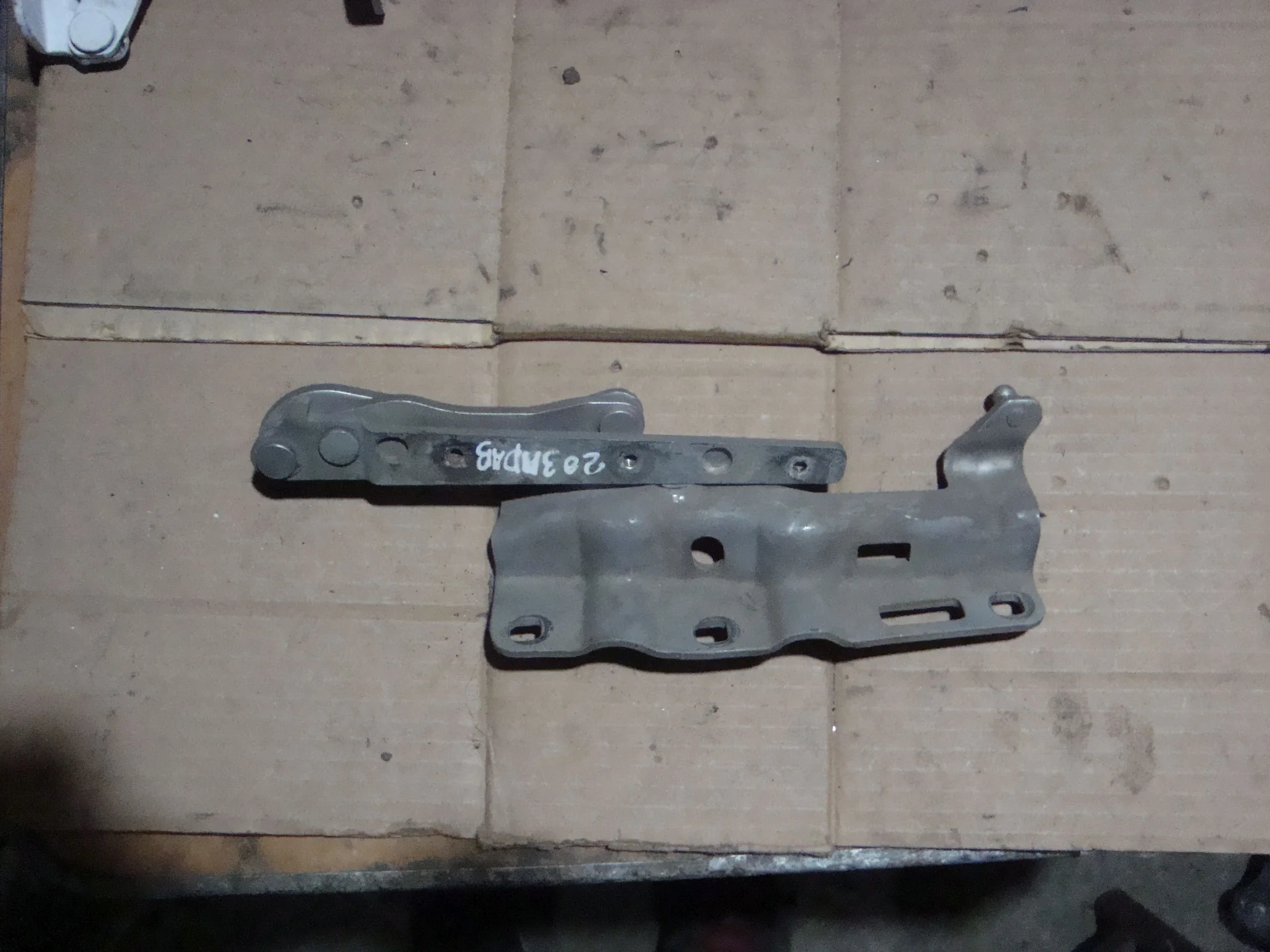 Петля капота правая Mercedes-Benz W203 A2048800428 - миниатюра 2