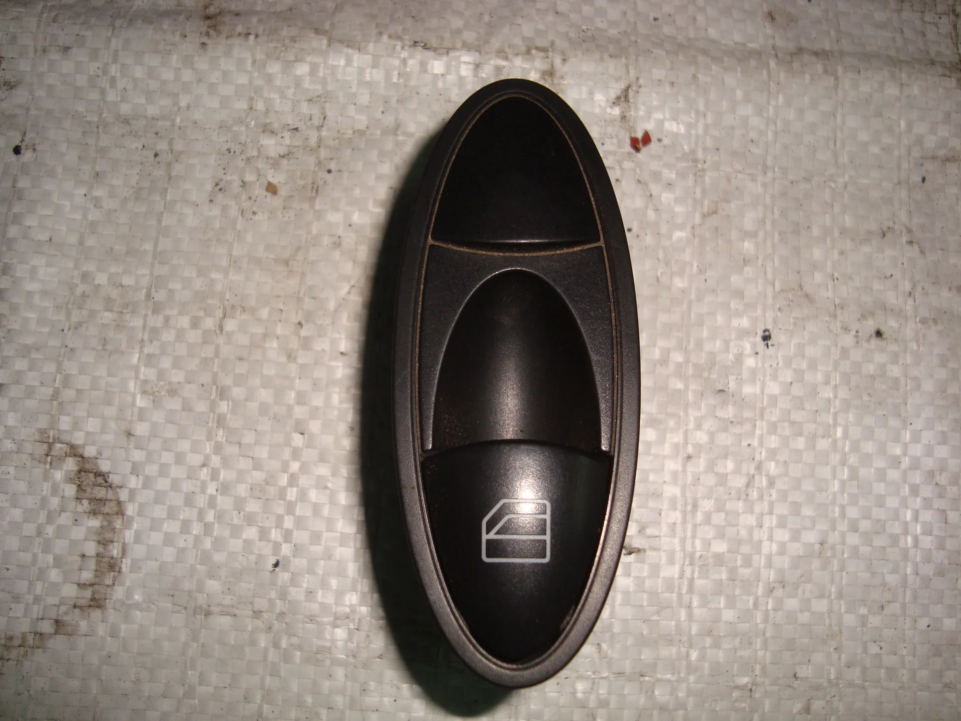 Кнопка стеклоподъёмника задняя Mercedes-Benz W211 271 A2118218551 - изображение 1