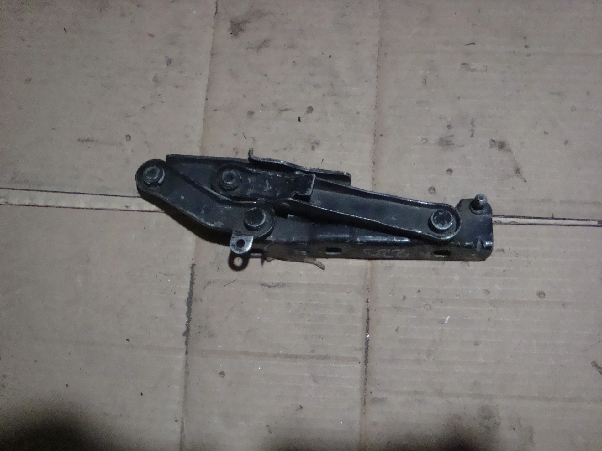 Петля капота левая Mercedes-Benz W220 A2208800128 - миниатюра 2