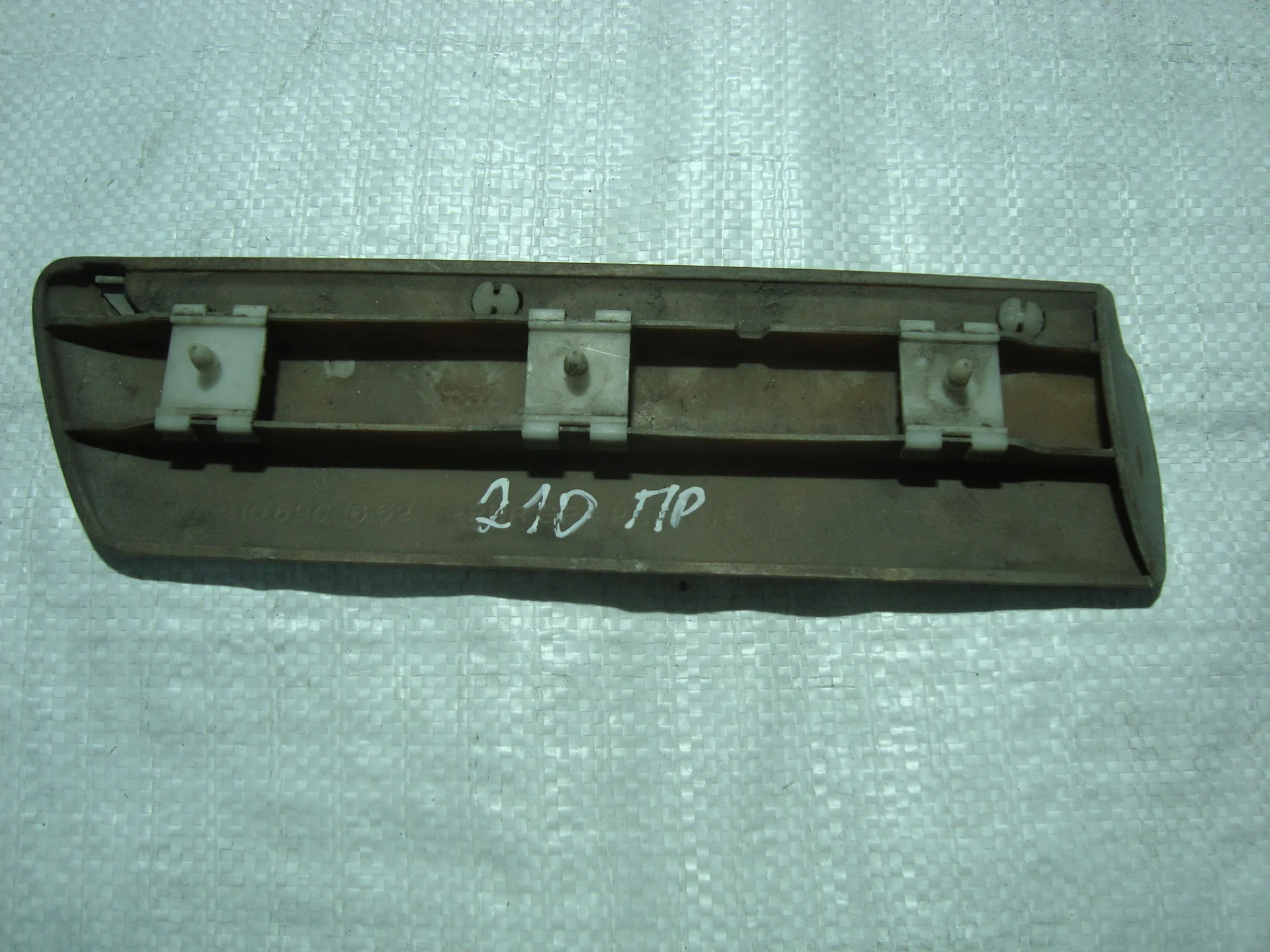 Накладка на крыло переднее правое Mercedes-Benz W210 A2106901662 - миниатюра 2