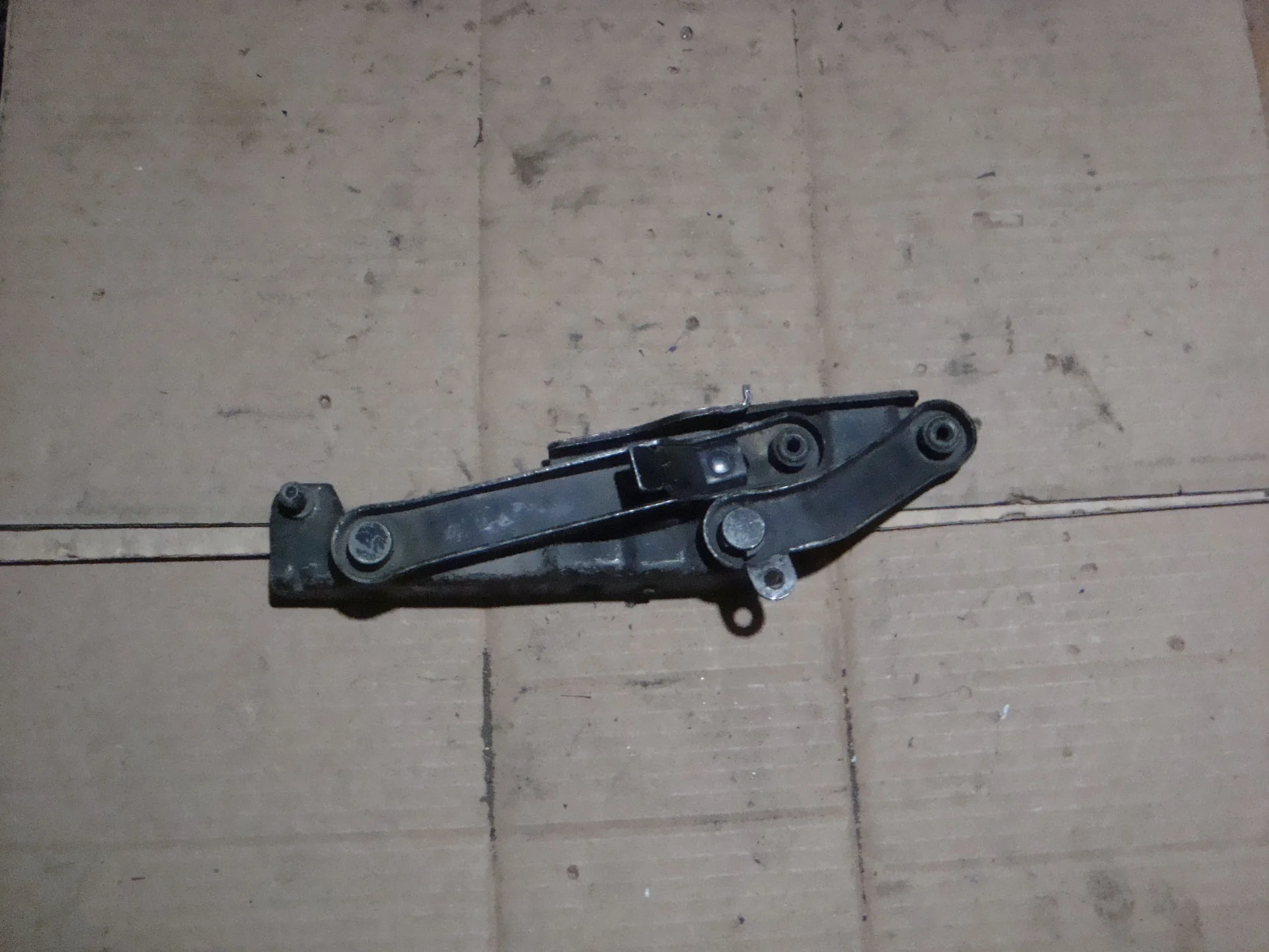 Петля капота правая Mercedes-Benz W220  A2208800228 - миниатюра 2