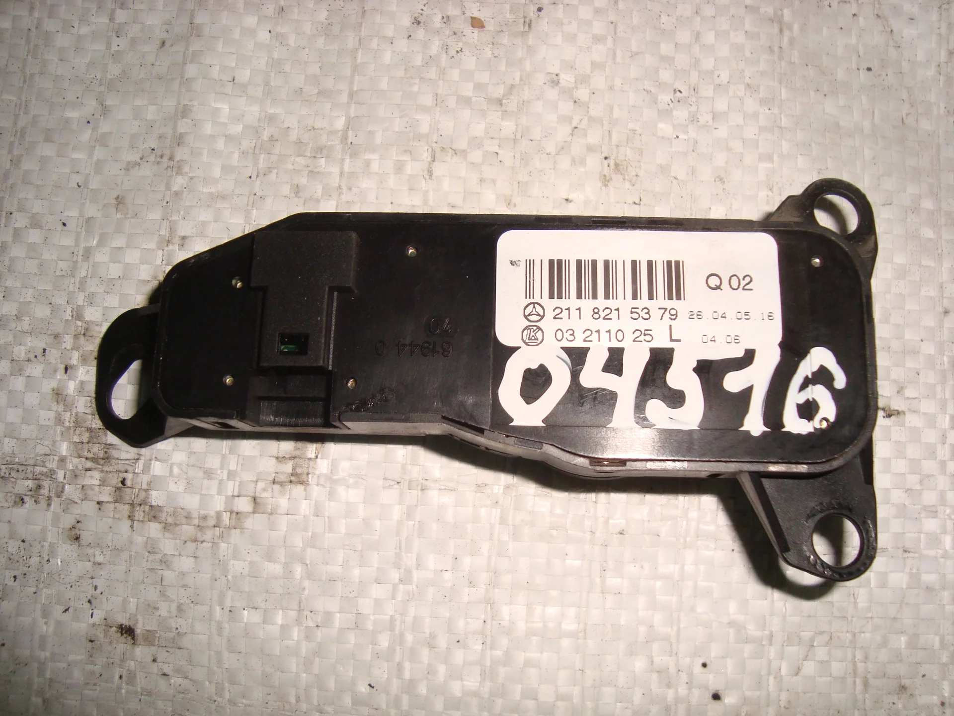 Кнопка регулировки зеркала Mercedes-Benz W211 271 A2118215379 - миниатюра 2