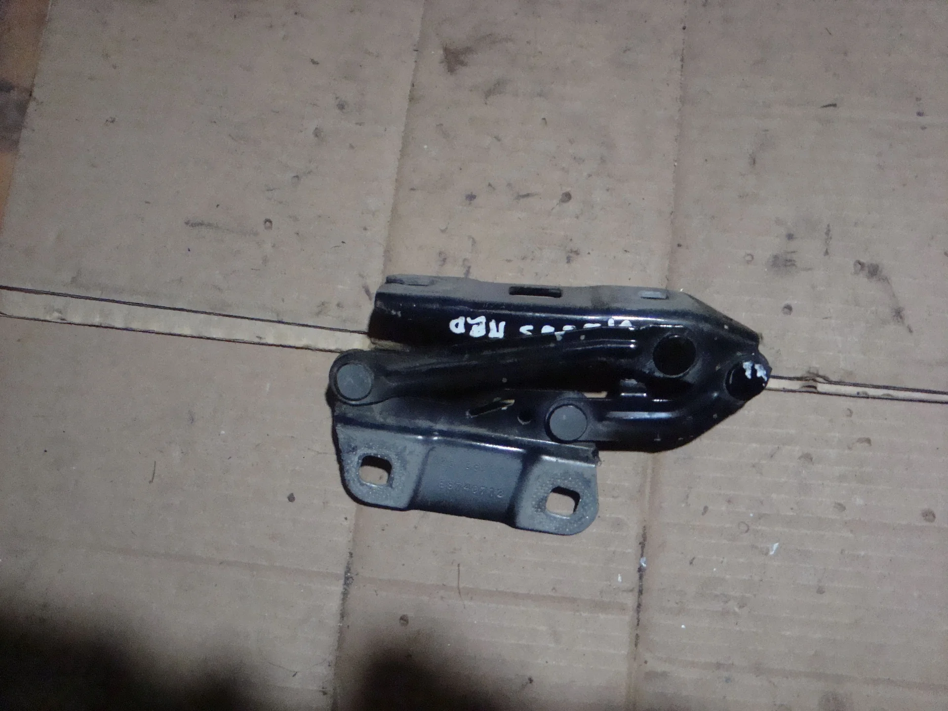 Петля капота левая Mercedes-Benz W251 A2518800128 - миниатюра 2