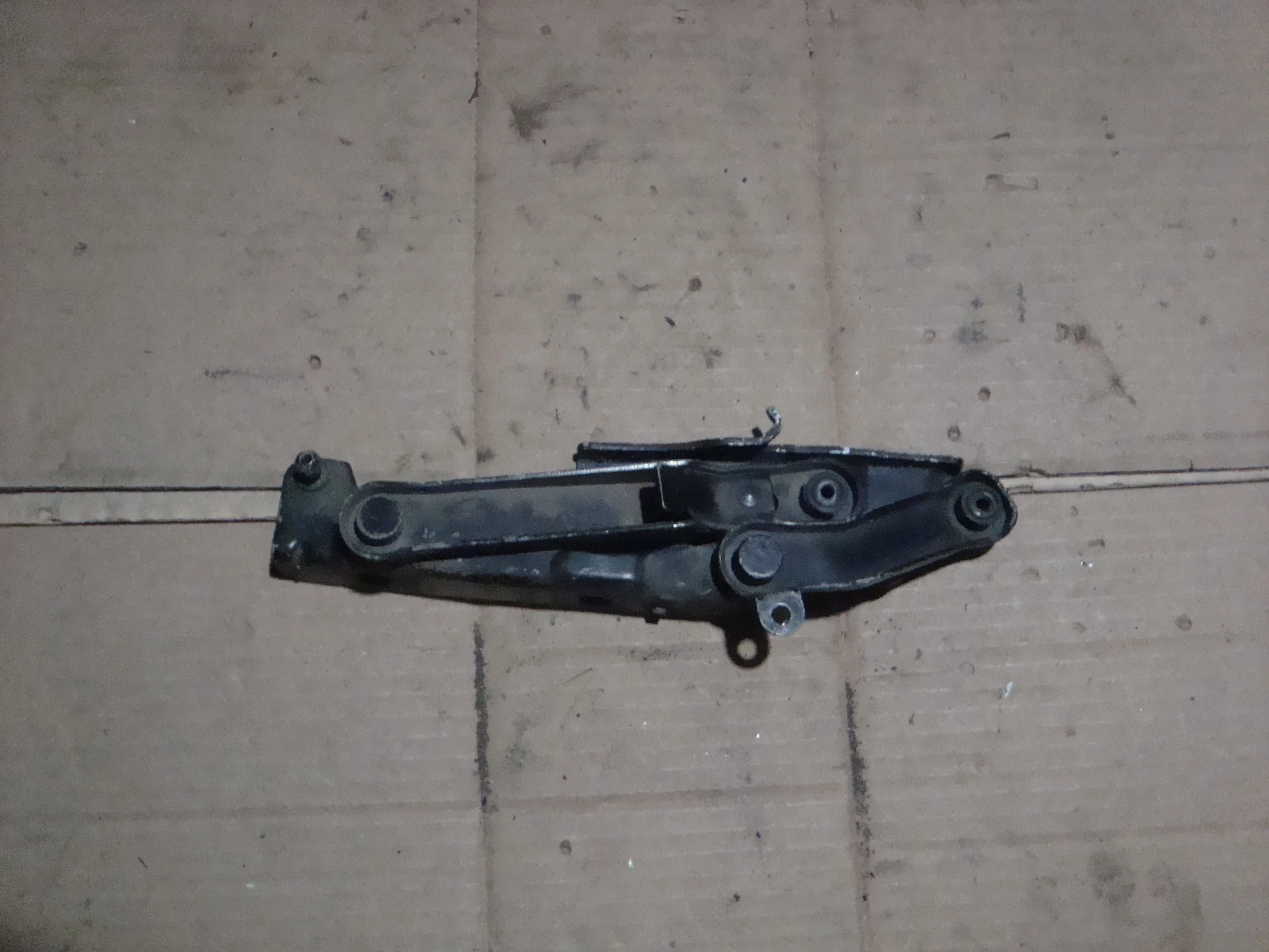 Петля капота правая Mercedes-Benz W220 A2208800228 - миниатюра 2