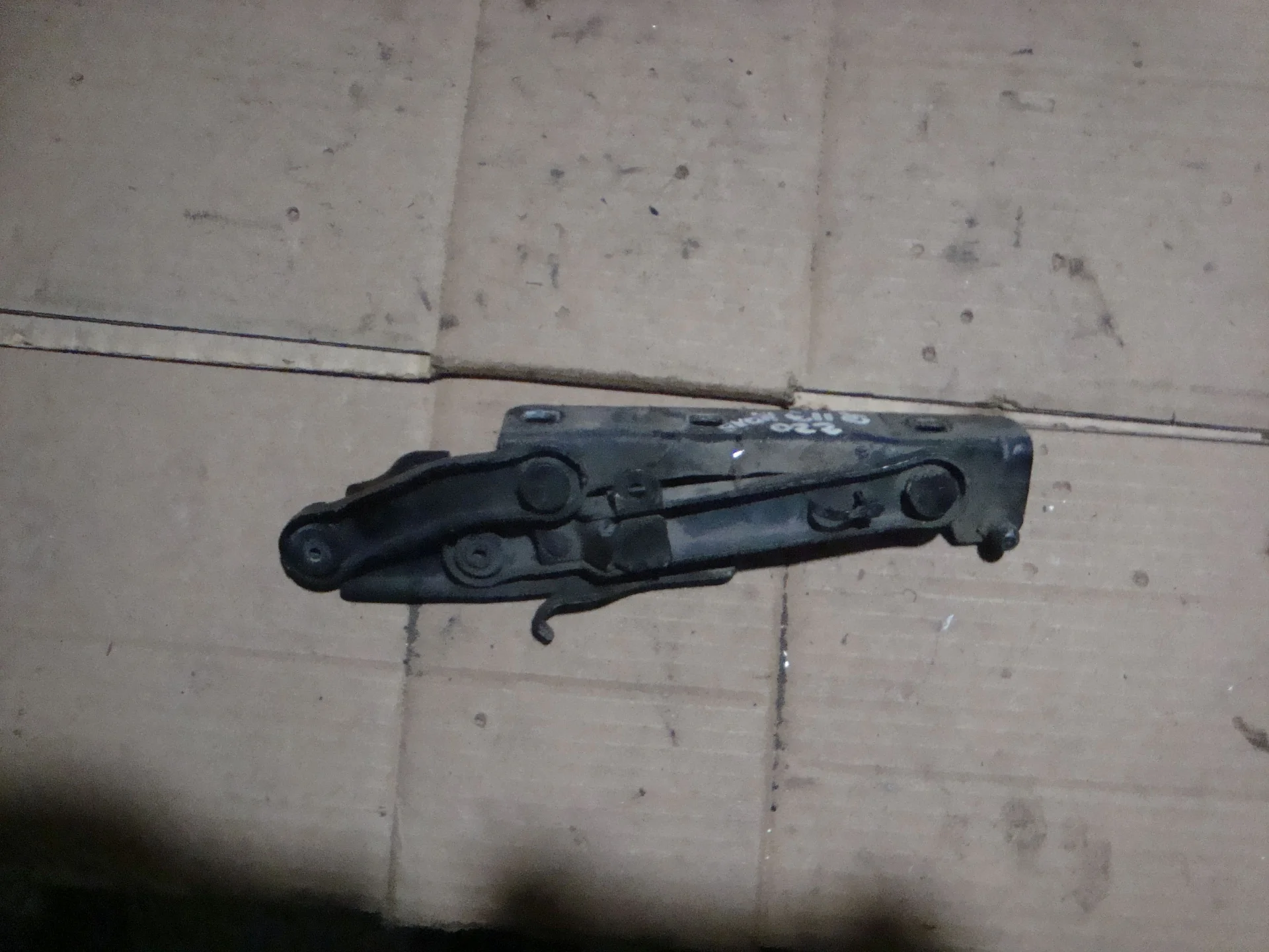 Петля капота правая Mercedes-Benz W211  A2118800228 - миниатюра 2