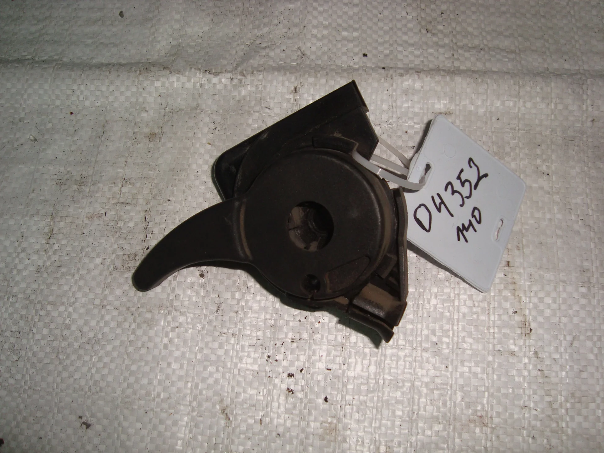 Ручка открывания капота Mercedes-Benz W140 119 A1408800020 - изображение 1