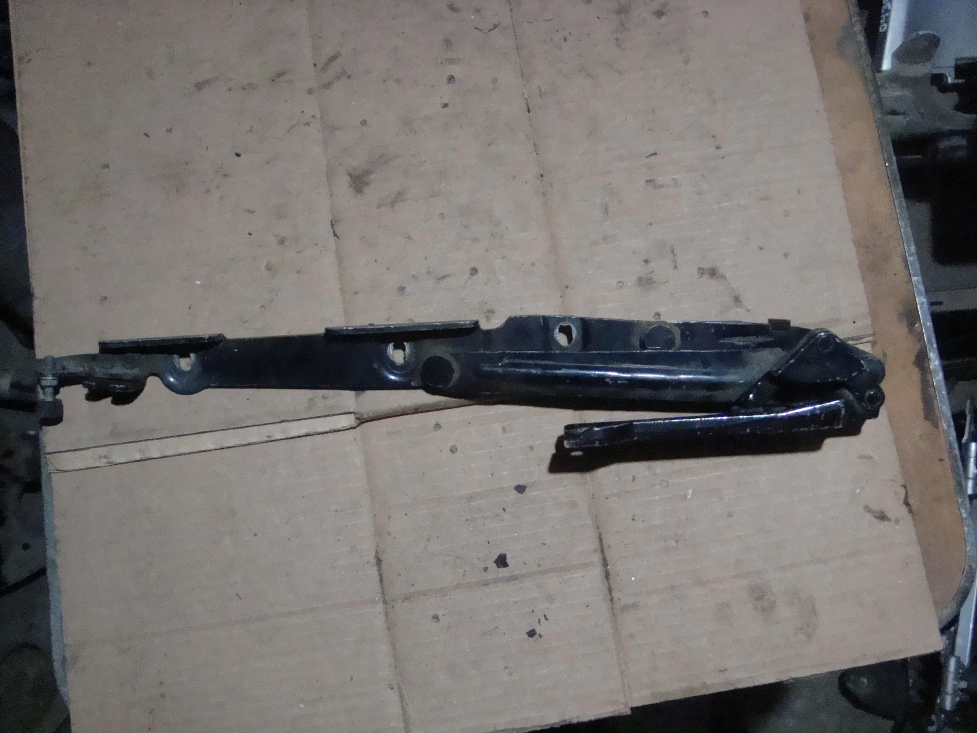 Петля багажника правая Mercedes-Benz W220 A2207300287 - миниатюра 2