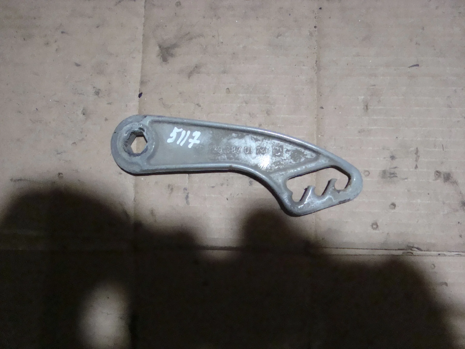 Петля капота левая Mercedes-Benz R129 A1298870174 - изображение 1