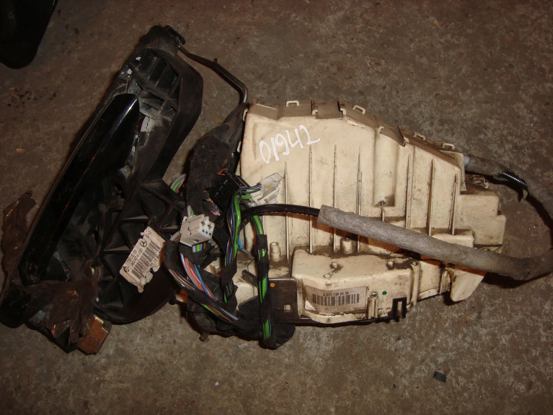 Замок двери задней правой Mercedes-Benz W221 A2217300435 - изображение 1