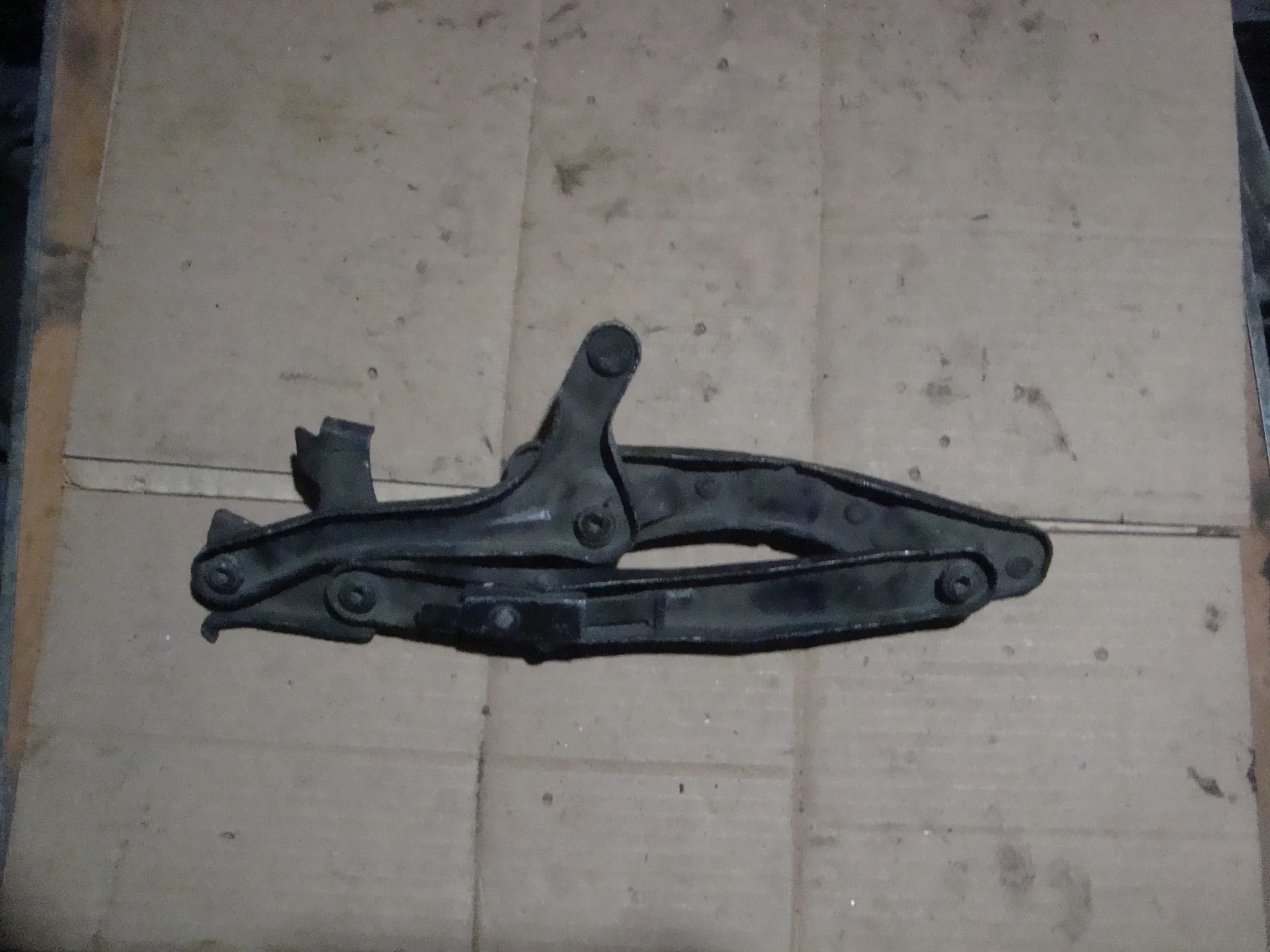 Петля капота правая Mercedes-Benz W202  А2028800228 - миниатюра 2