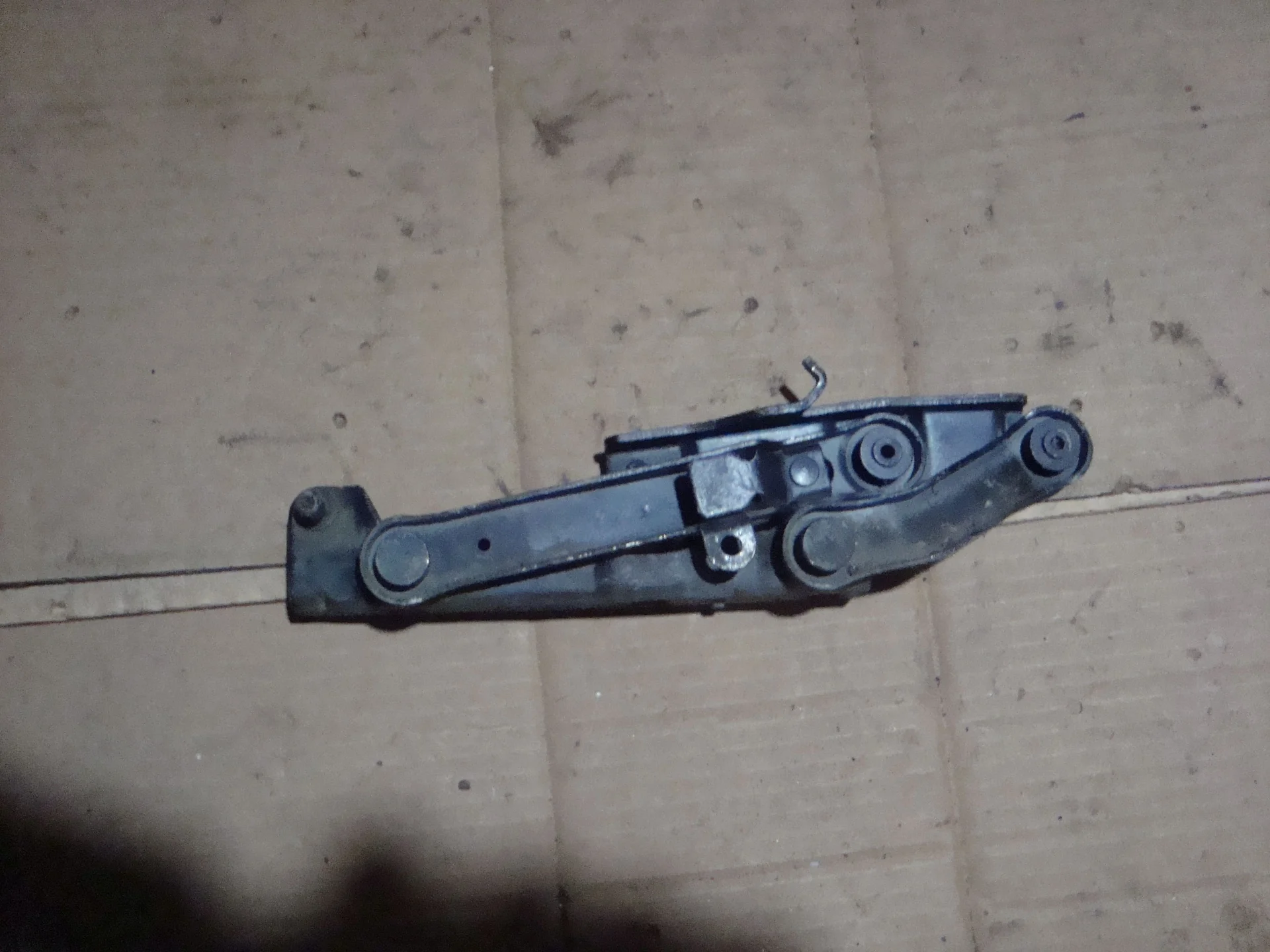 Петля капота правая Mercedes-Benz W211 А2118800228 - миниатюра 2