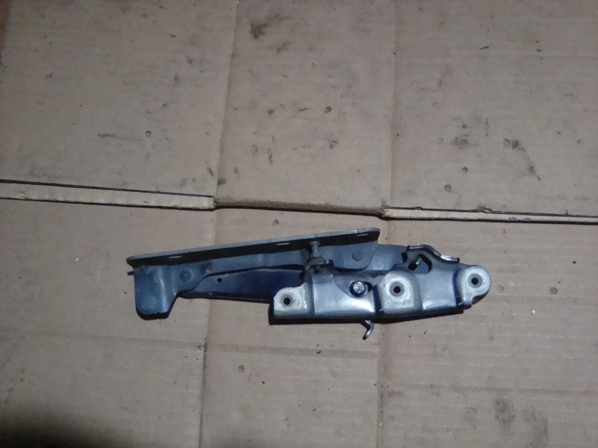 Петля капота правая Mercedes-Benz W211  А2118800228 - миниатюра 2