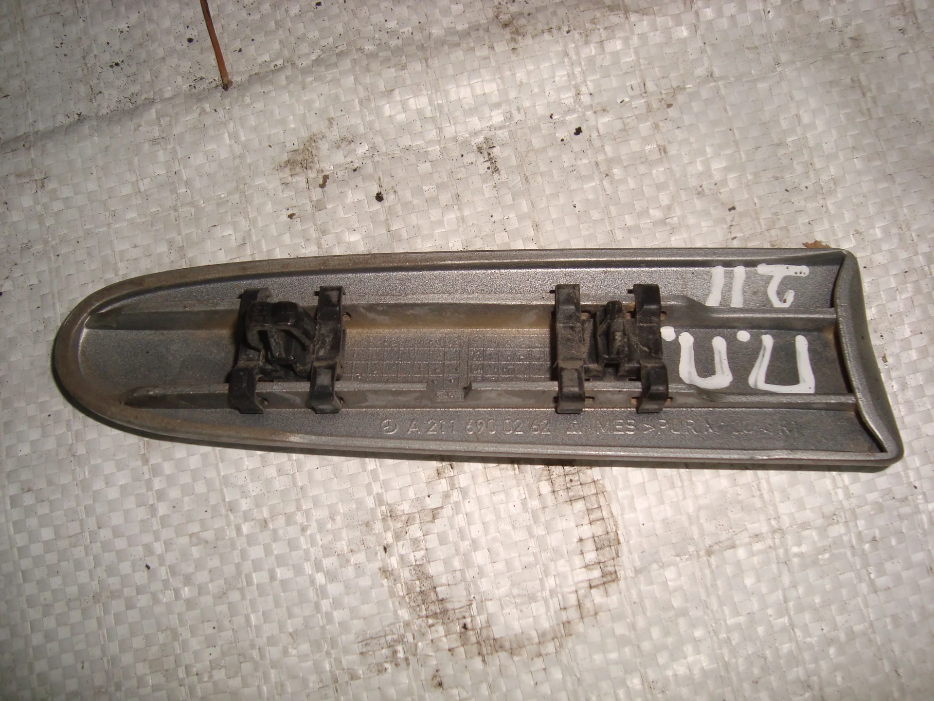 Накладка на крыло переднее правое Mercedes-Benz W211 271 A2116900262 - миниатюра 2