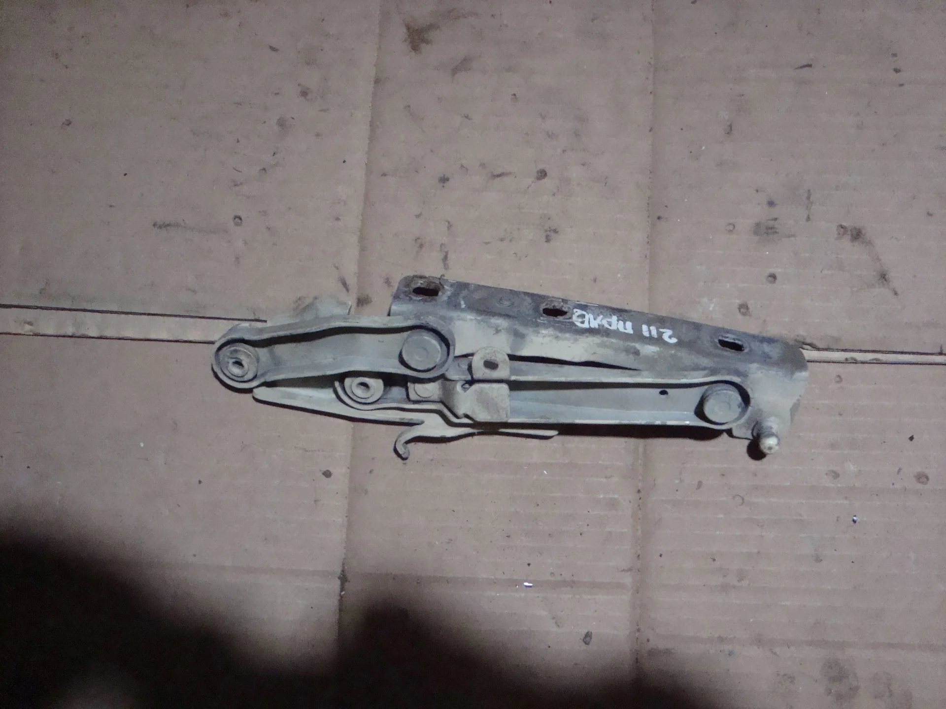 Петля капота правая Mercedes-Benz W211 А2118800228 - миниатюра 2