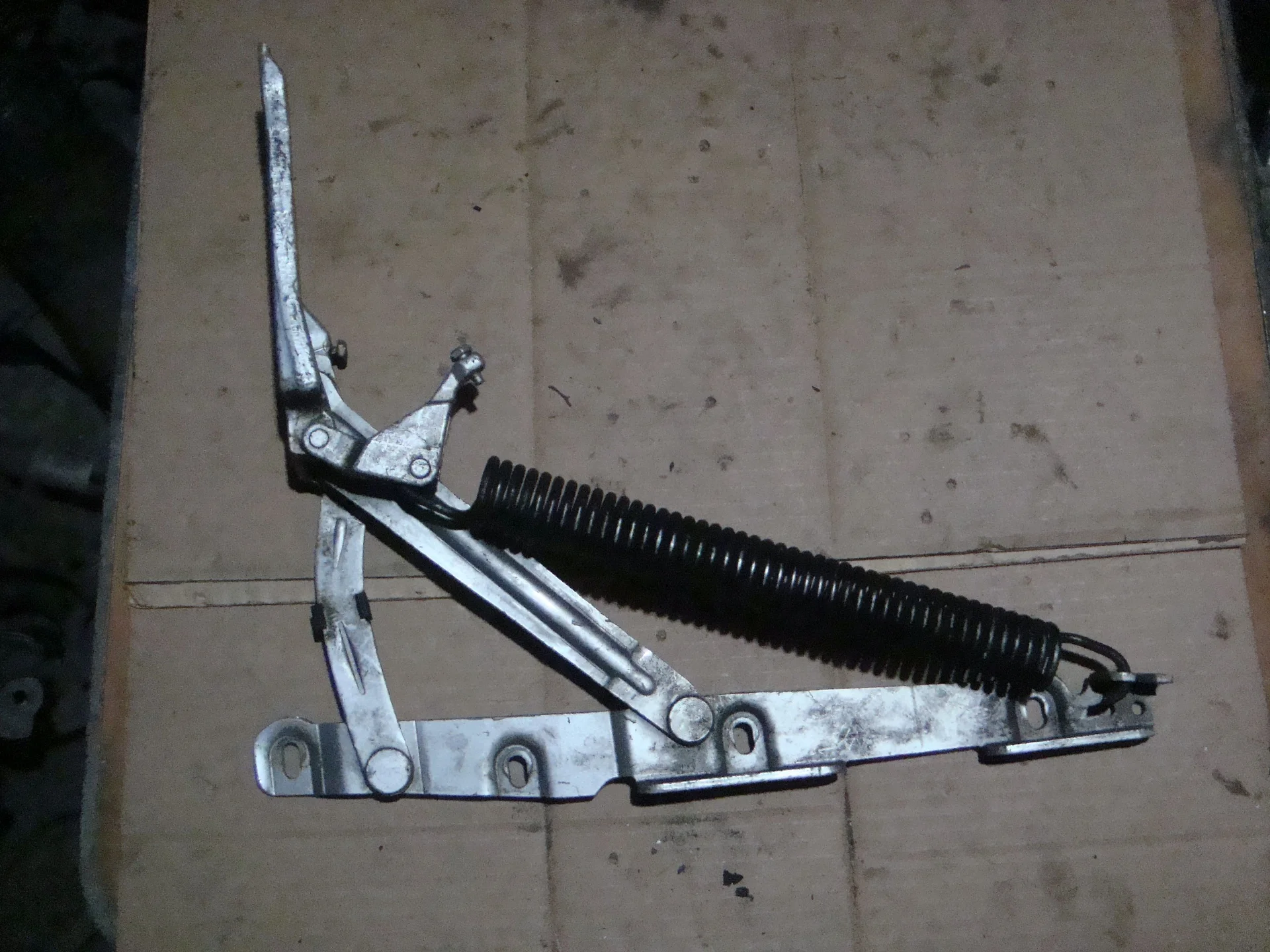 Петля багажника правая Mercedes-Benz C215 A2157500487 - миниатюра 2