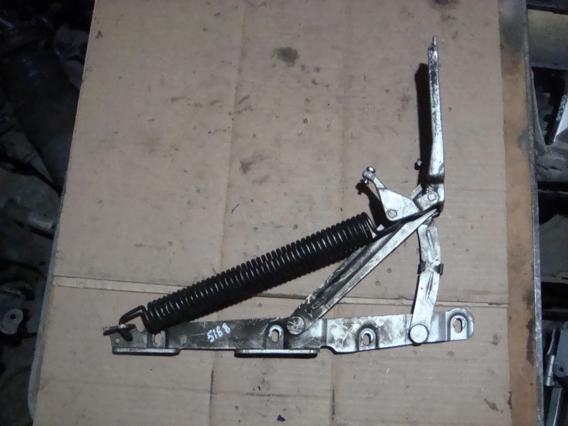 Петля багажника левая Mercedes-Benz C215 A2157500387 - изображение 1