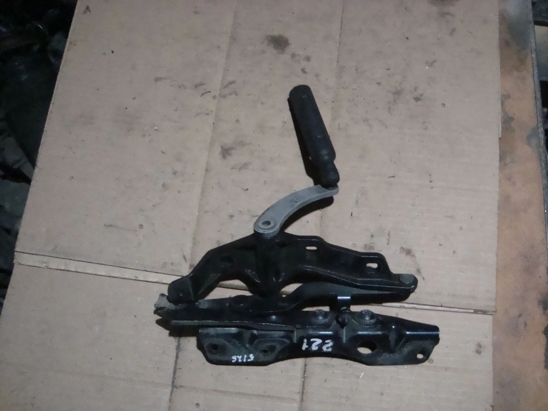 Петля капота левая Mercedes-Benz W221  A2218800328 - миниатюра 2