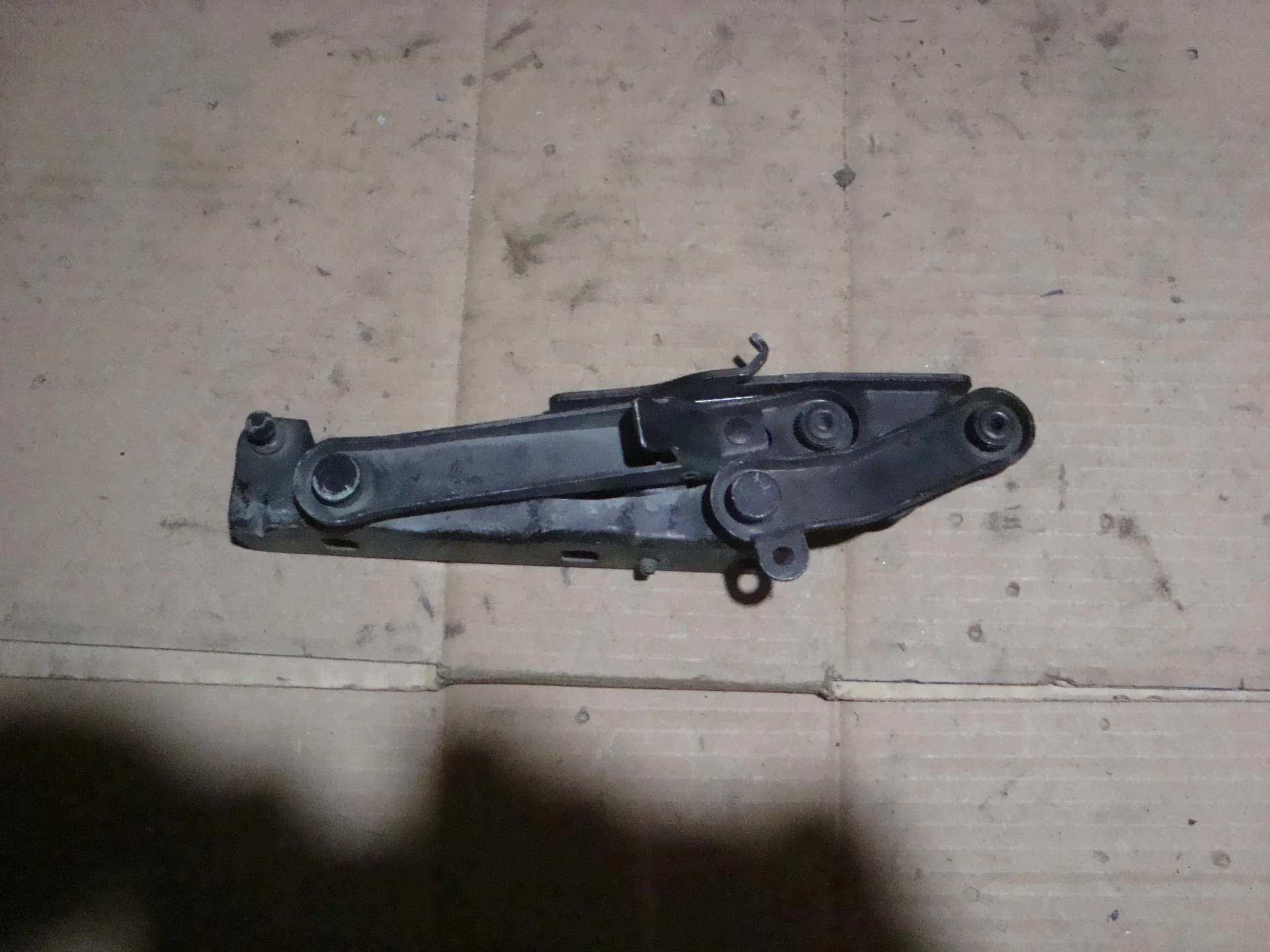 Петля капота правая Mercedes-Benz W211  А2118800228 - миниатюра 2
