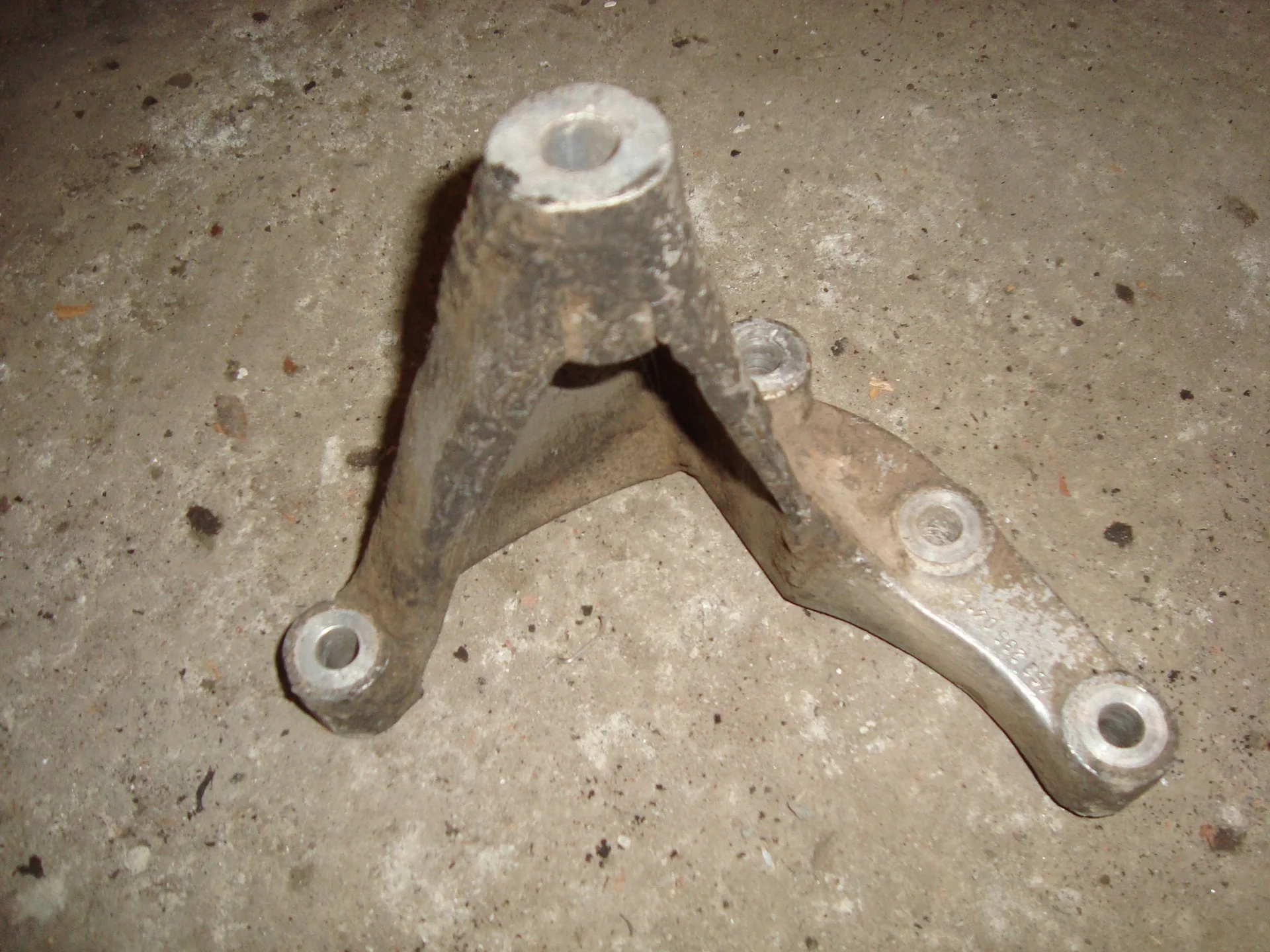 Кронштейн раздаточной коробки  Mercedes-Benz W463  A4632850402 - миниатюра 2